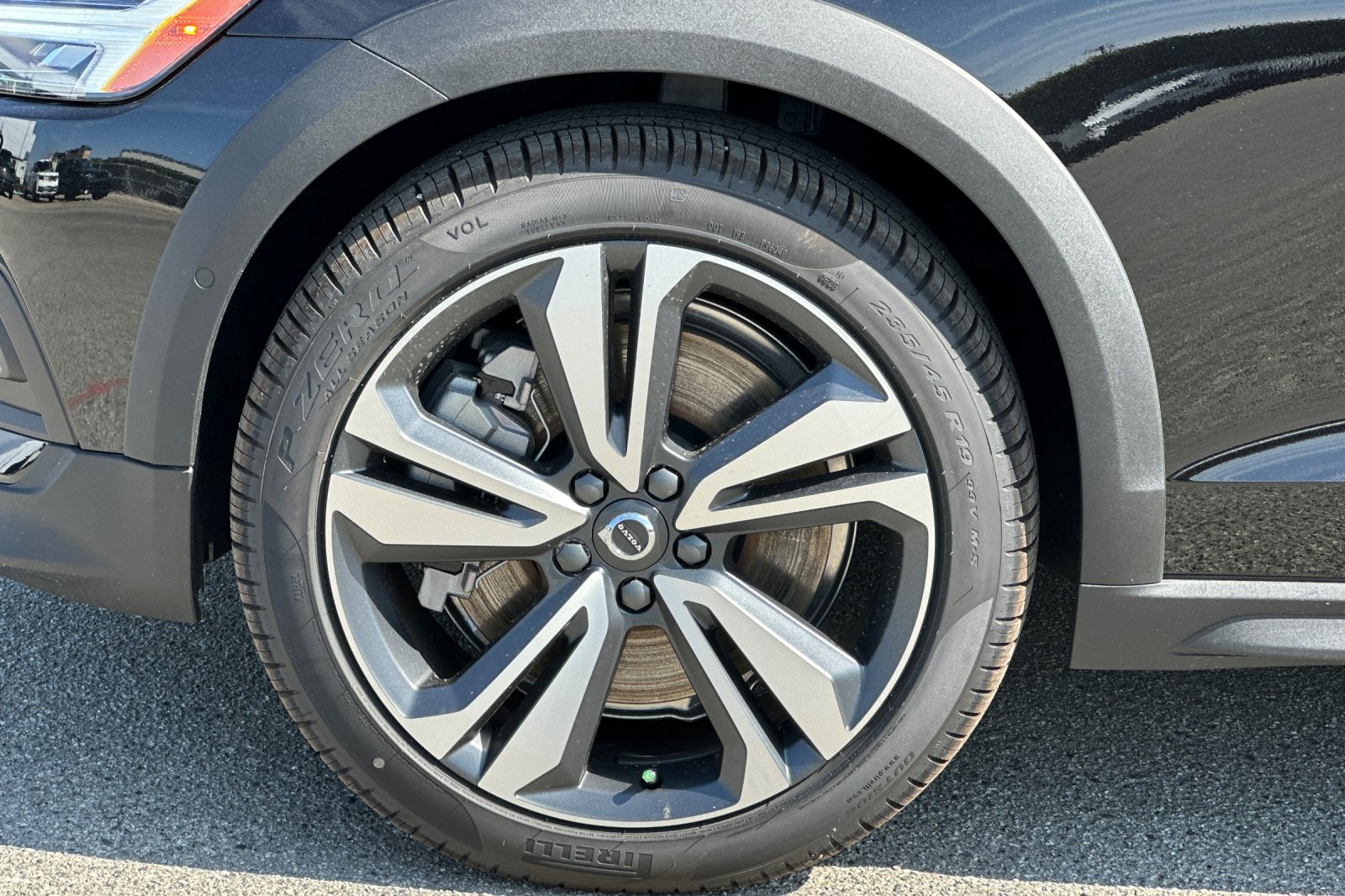 New 2026 Onyx Black Volvo Plus image 26