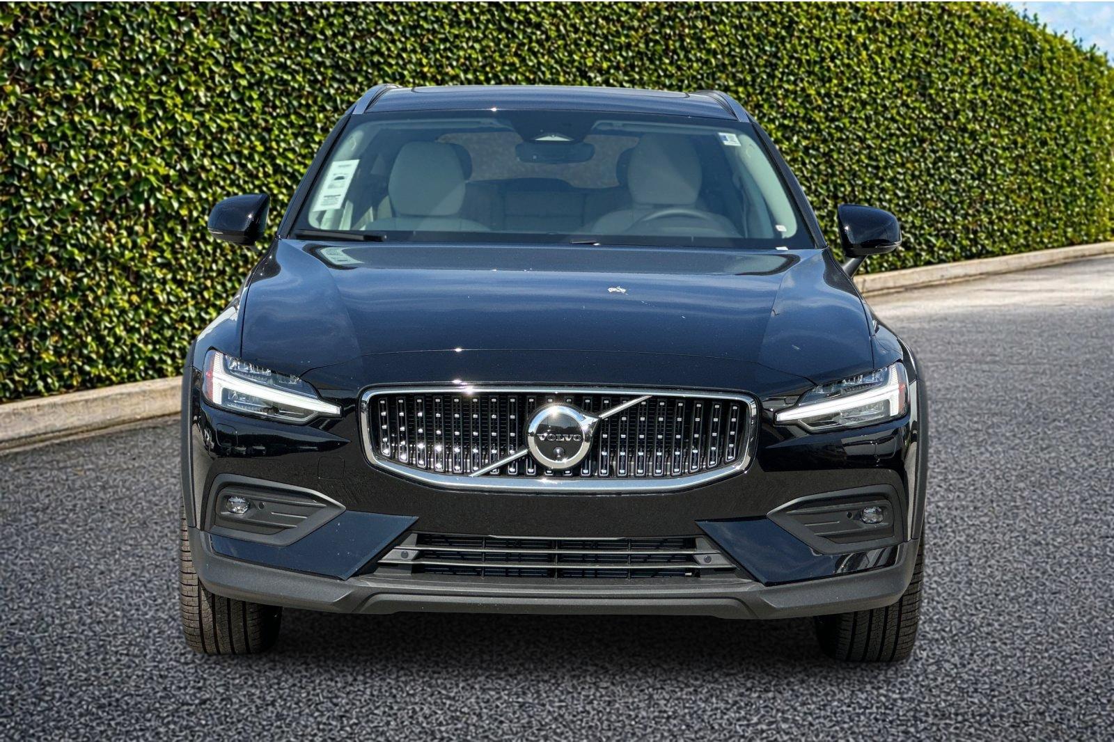 New 2026 Onyx Black Volvo Plus image 9