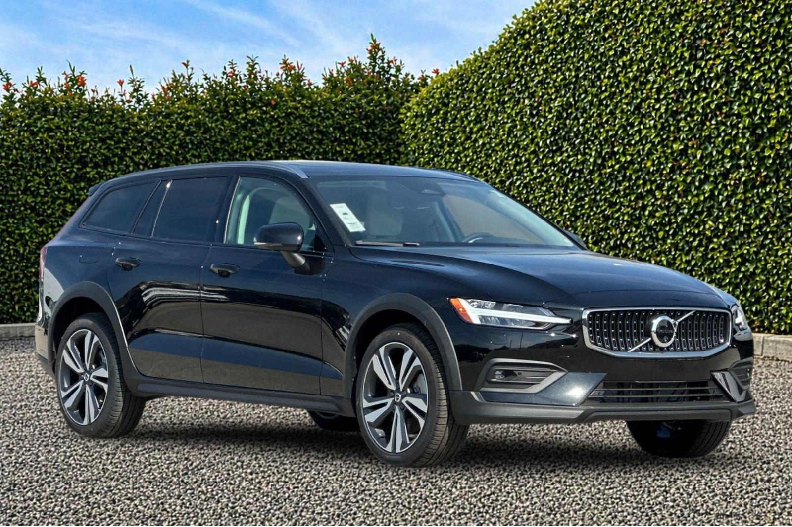 New 2026 Onyx Black Volvo Plus image 8