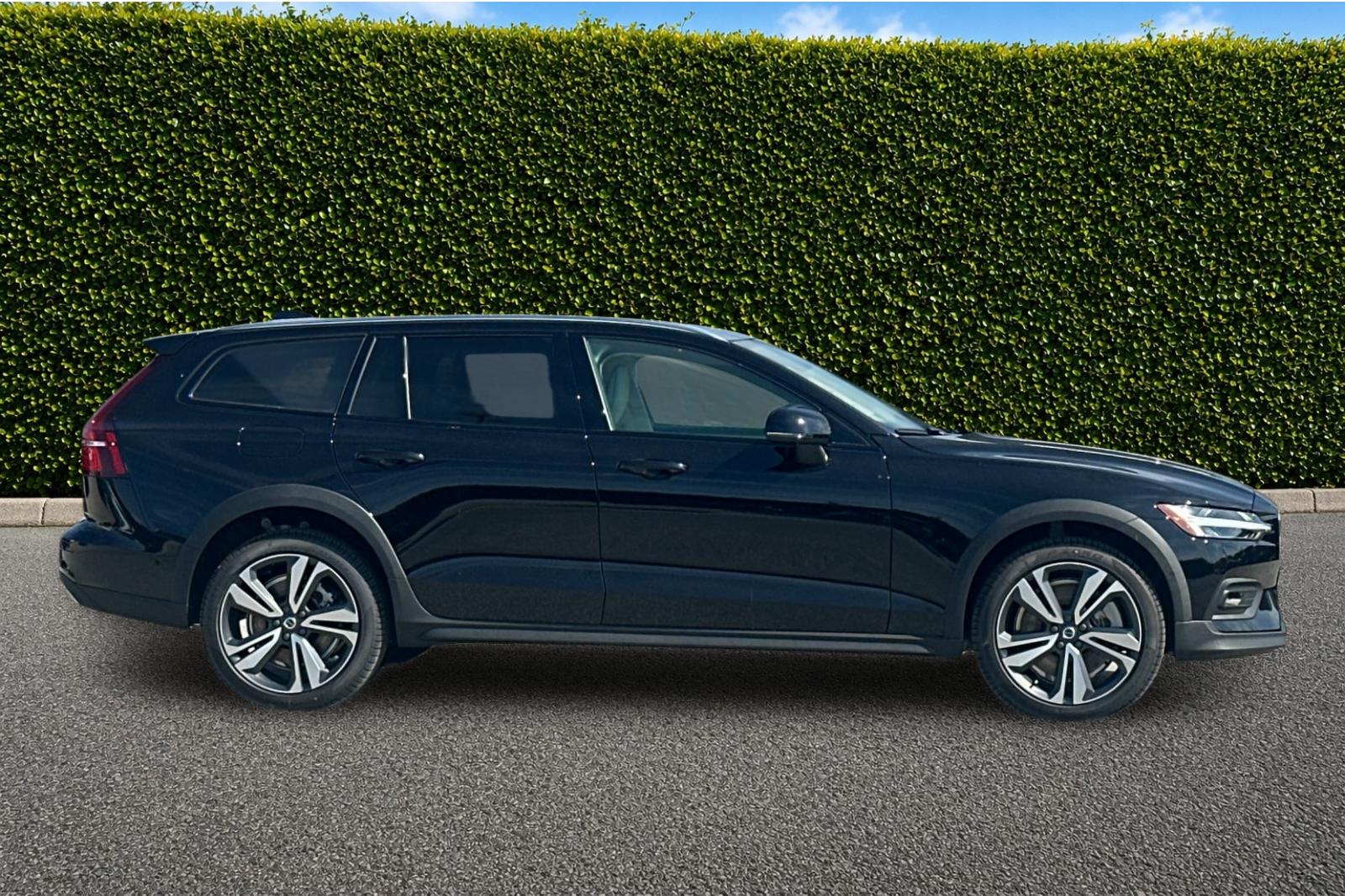 New 2026 Onyx Black Volvo Plus image 7