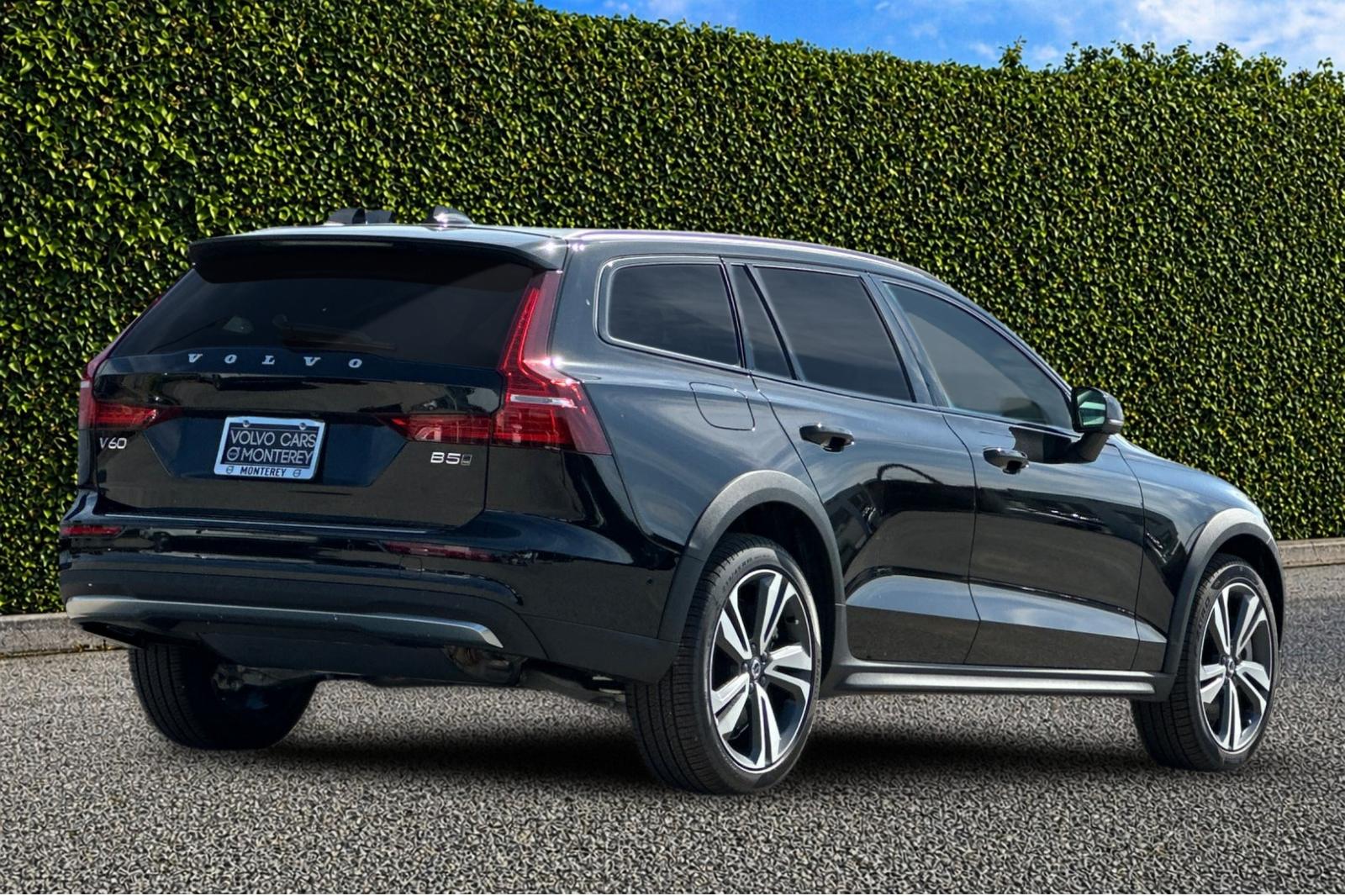 New 2026 Onyx Black Volvo Plus image 6