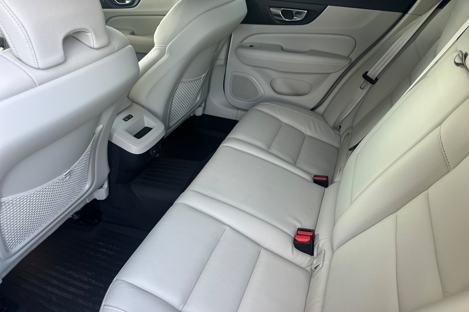 New 2026 Onyx Black Volvo Plus image 12