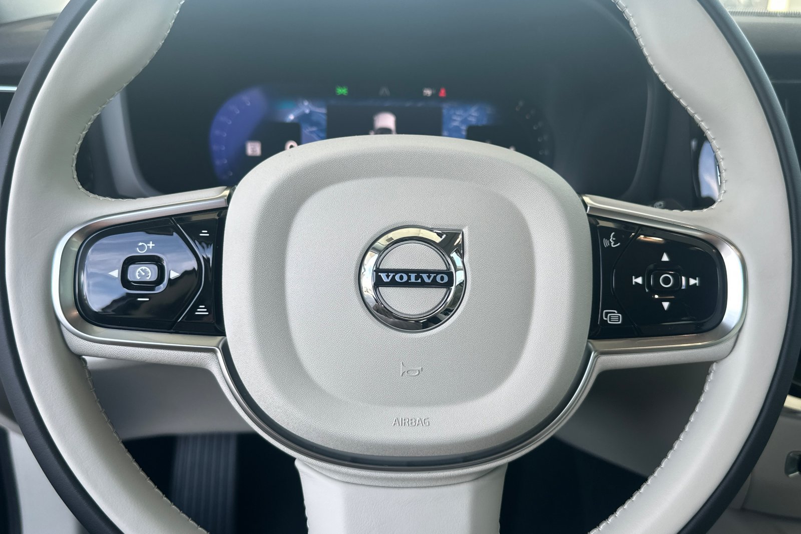 New 2026 Onyx Black Volvo Plus image 24