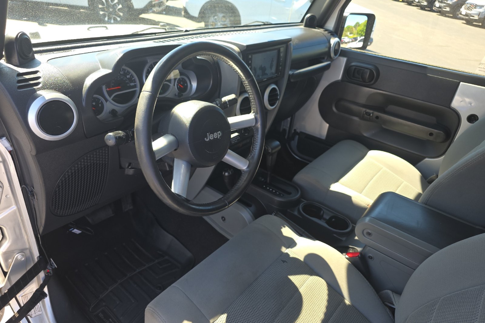 Used 2008 Bright Silver Metallic Clearcoat Jeep Sahara image 9