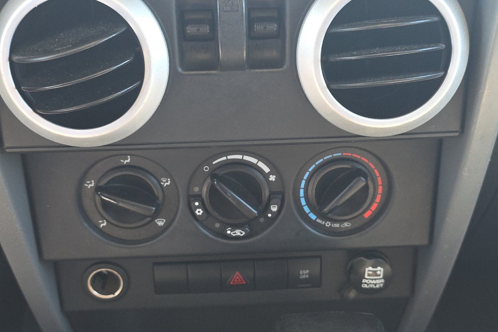 Used 2008 Bright Silver Metallic Clearcoat Jeep Sahara image 19