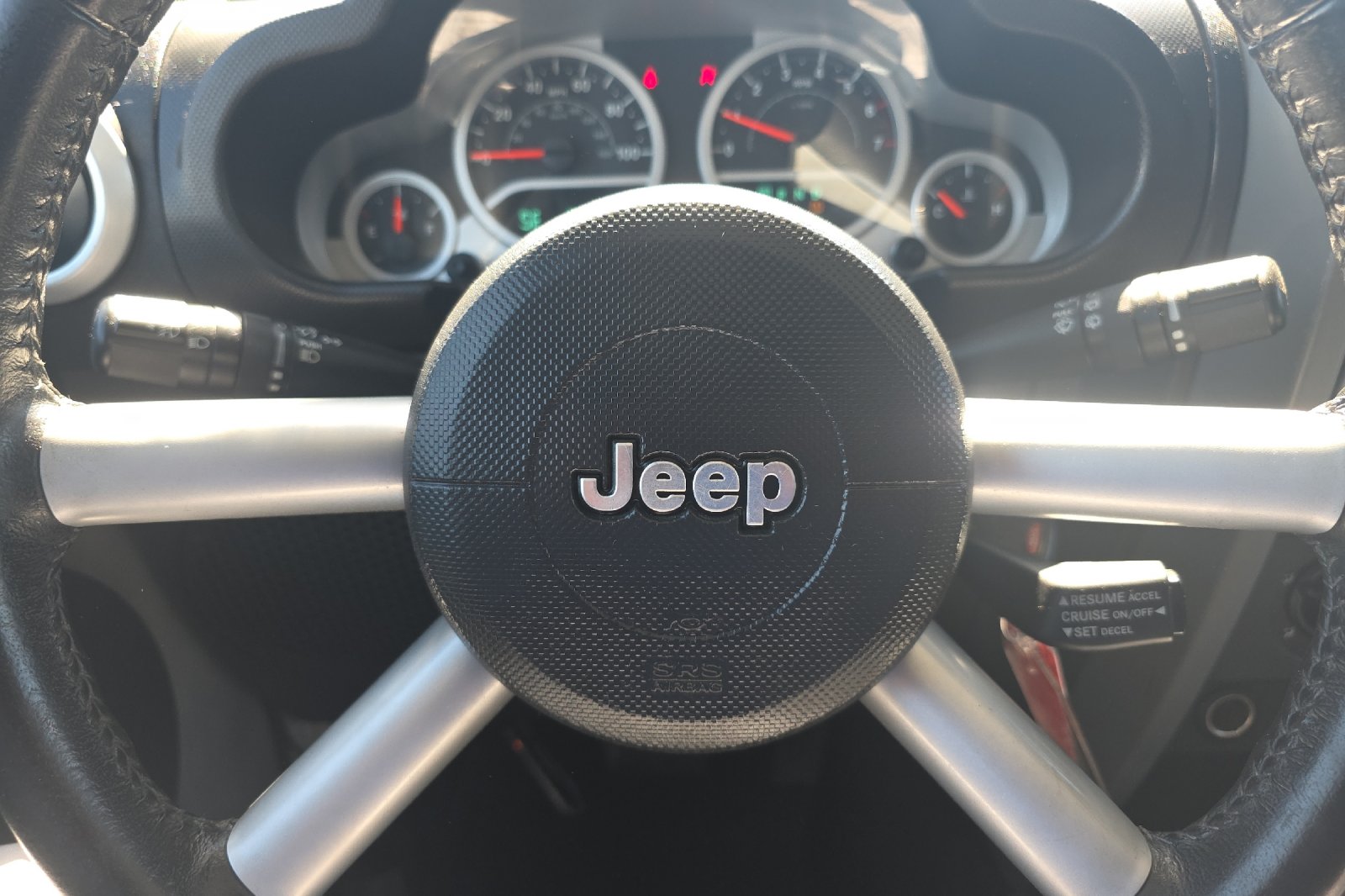 Used 2008 Bright Silver Metallic Clearcoat Jeep Sahara image 21