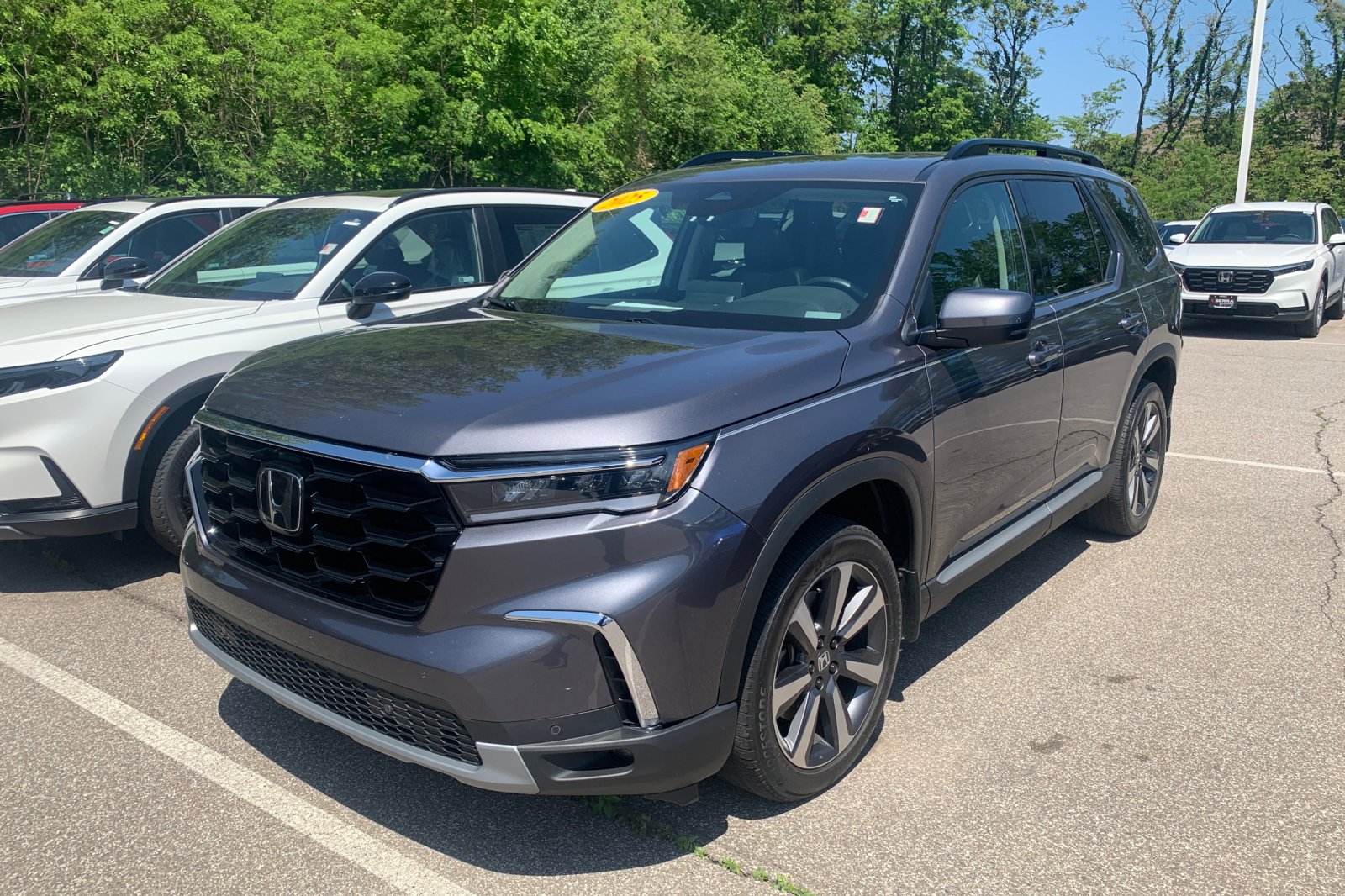 2025 Honda Pilot Touring AWD's photo