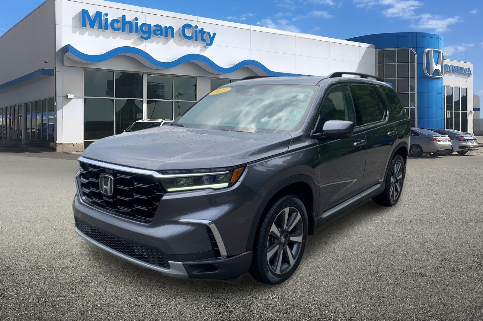 2025 Honda Pilot Touring AWD's photo
