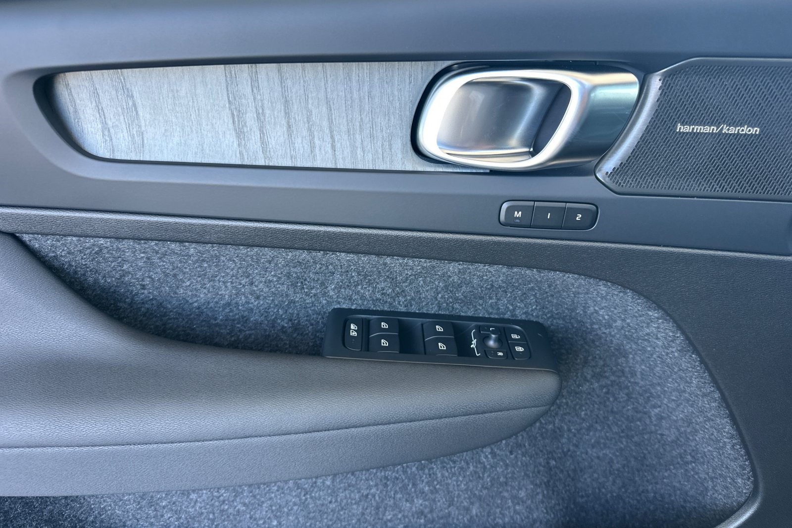 New 2026 Aurora Silver Volvo Ultra image 11