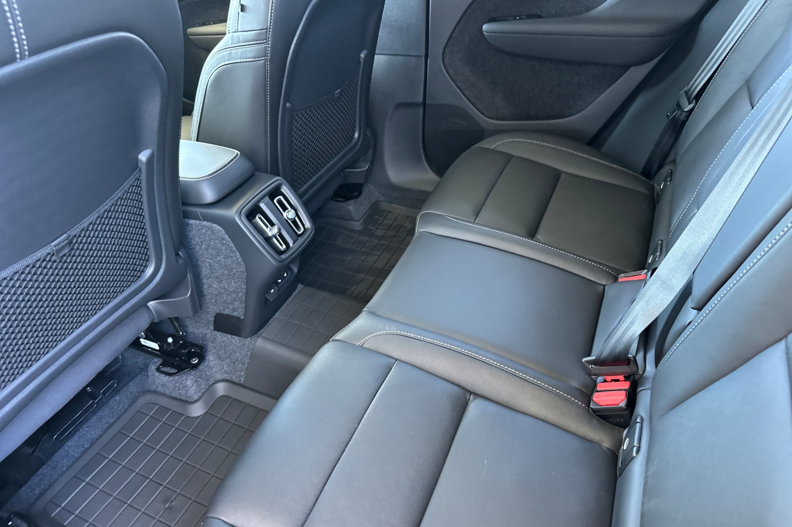 New 2026 Aurora Silver Volvo Ultra image 12
