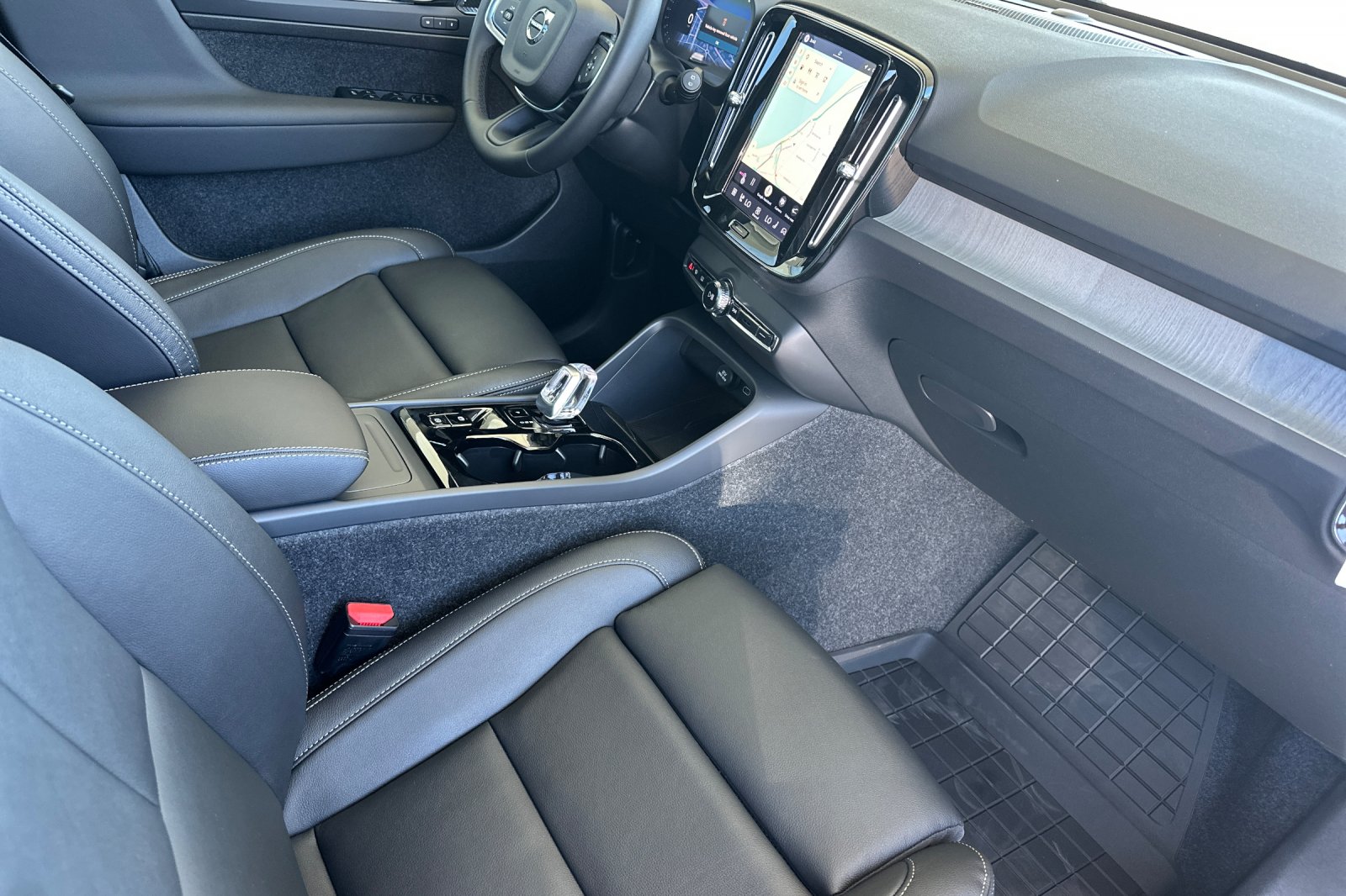 New 2026 Aurora Silver Volvo Ultra image 16