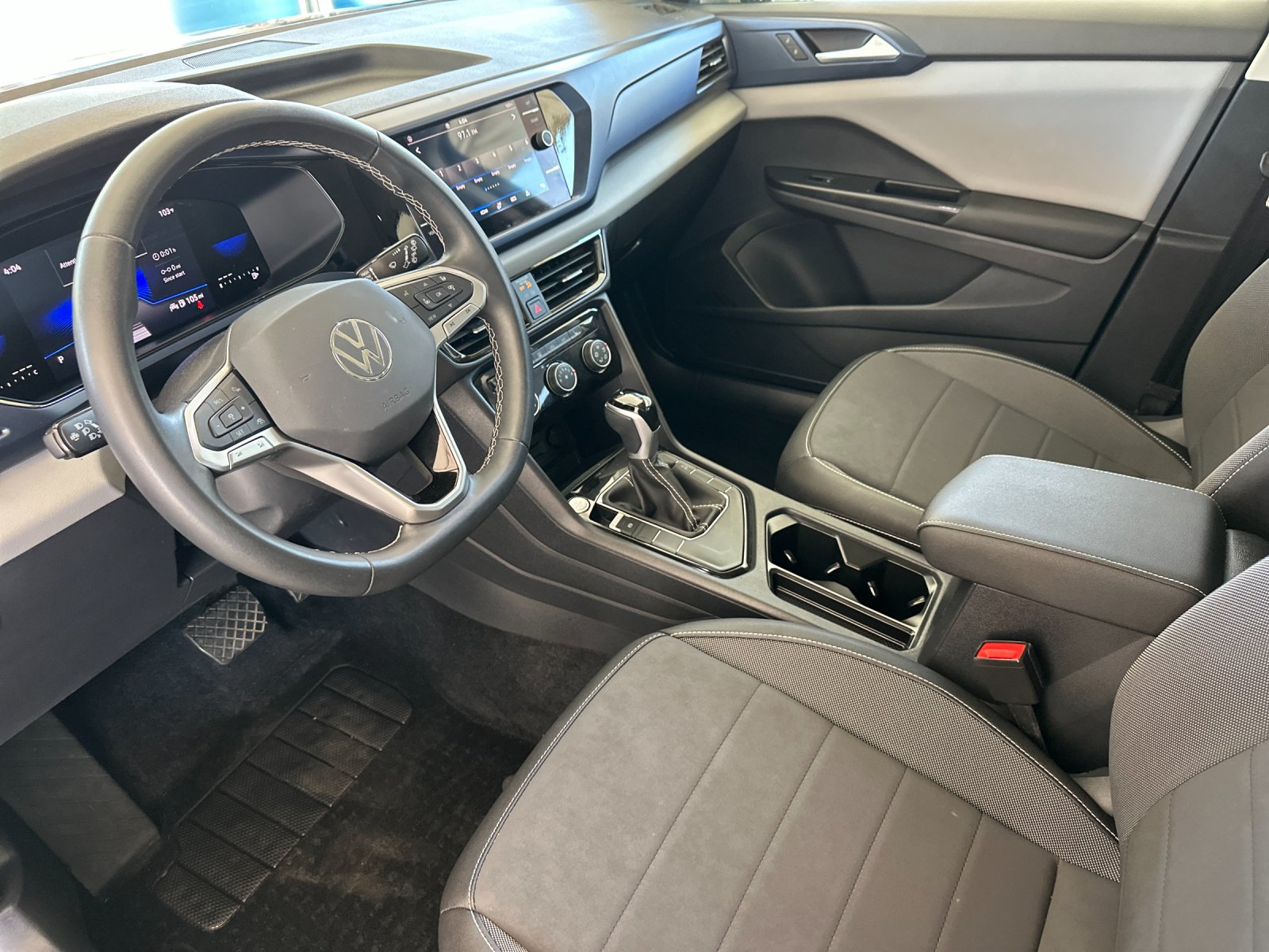 Used 2023 Gray Volkswagen 1.5T SE image 9