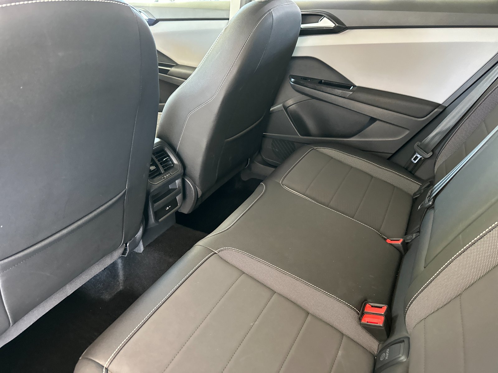 Used 2023 Gray Volkswagen 1.5T SE image 11