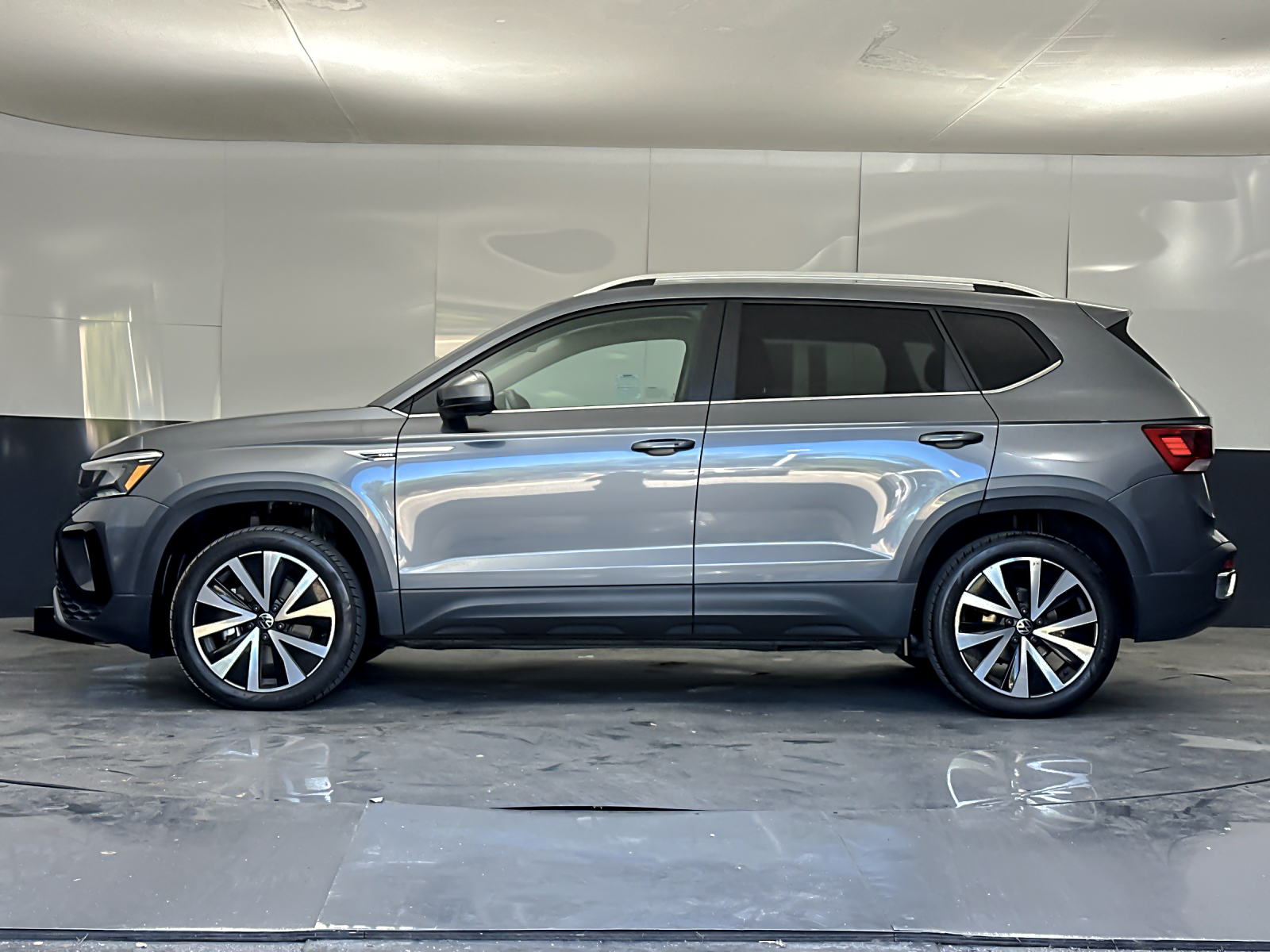 Used 2023 Gray Volkswagen 1.5T SE image 6