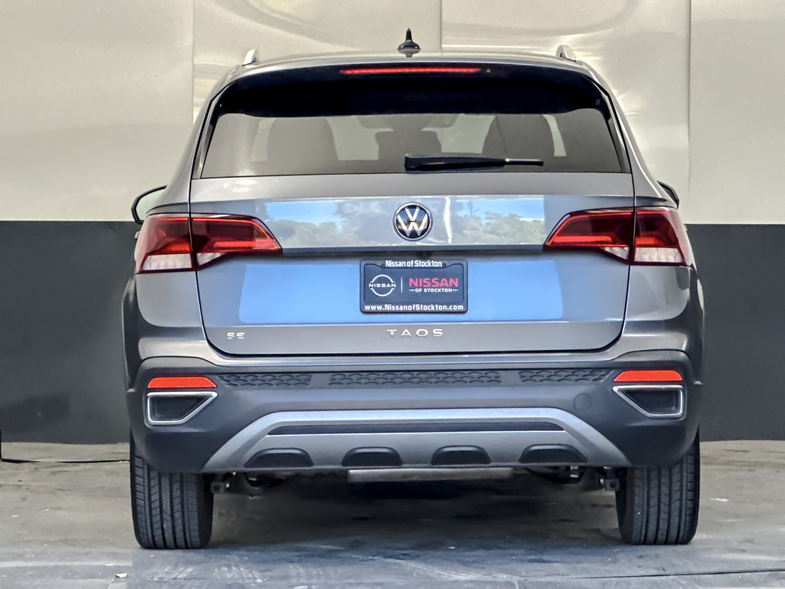 Used 2023 Gray Volkswagen 1.5T SE image 4