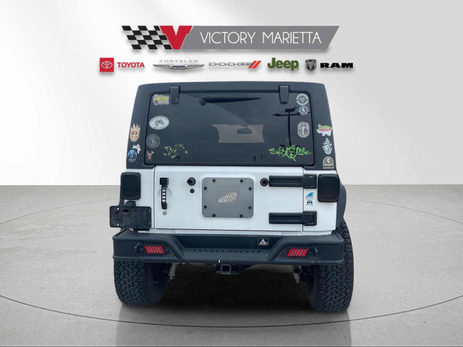 Used 2016 Bright White Clearcoat Jeep Unlimited Sahara image 4