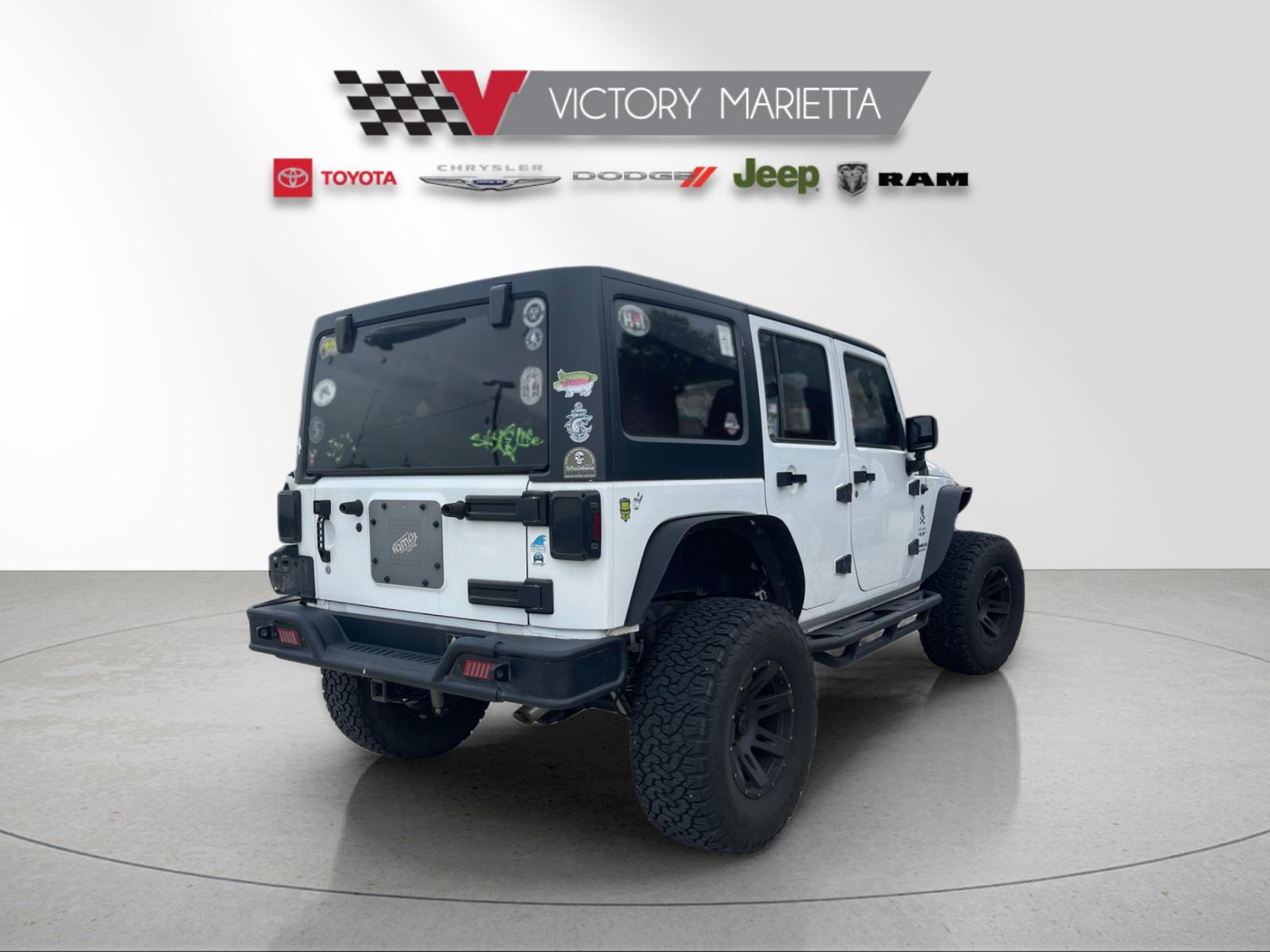 Used 2016 Bright White Clearcoat Jeep Unlimited Sahara image 5