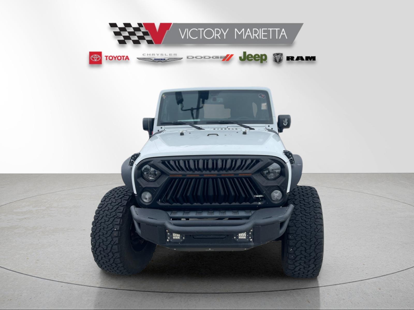 Used 2016 Bright White Clearcoat Jeep Unlimited Sahara image 7
