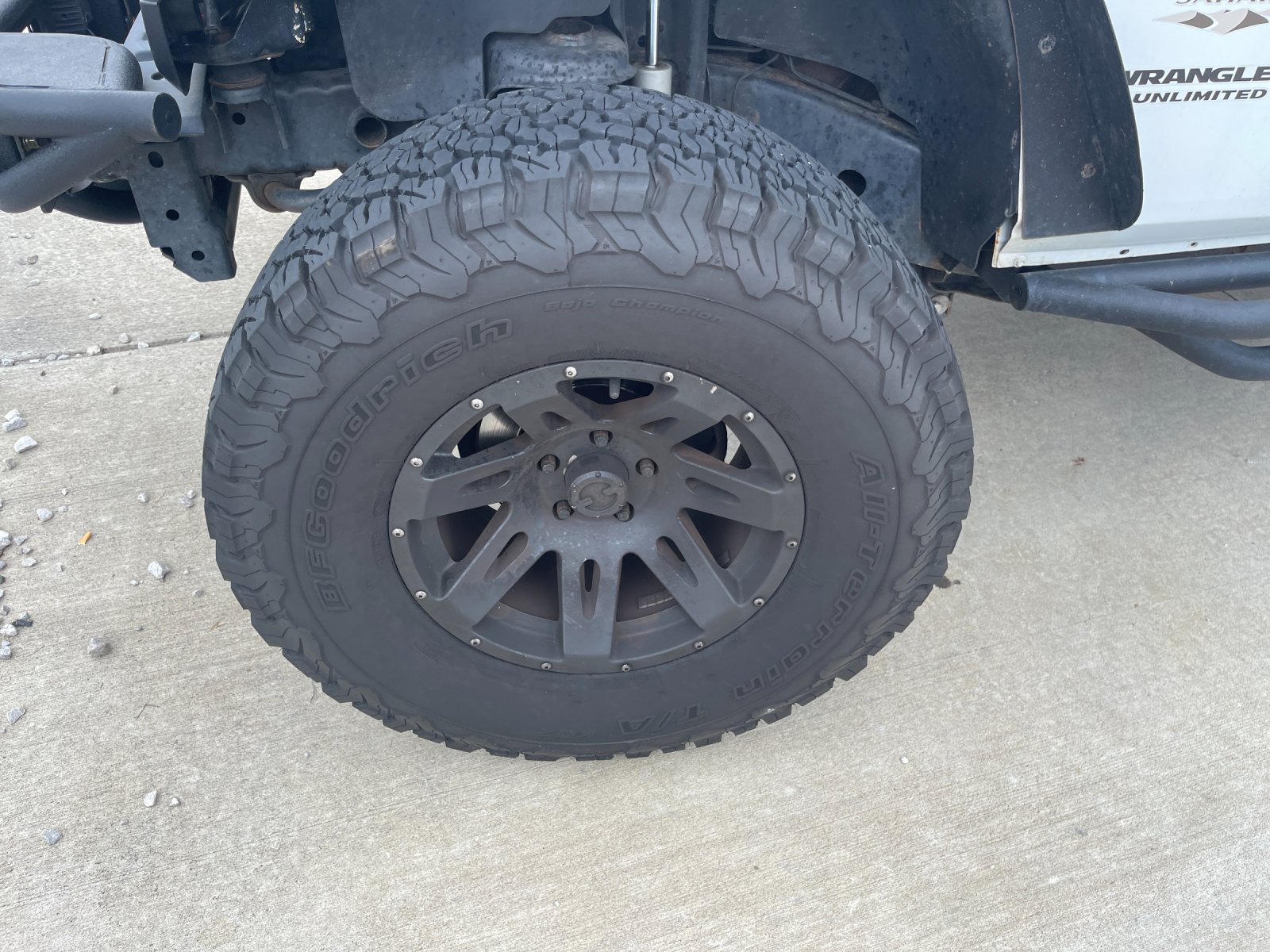 Used 2016 Bright White Clearcoat Jeep Unlimited Sahara image 8