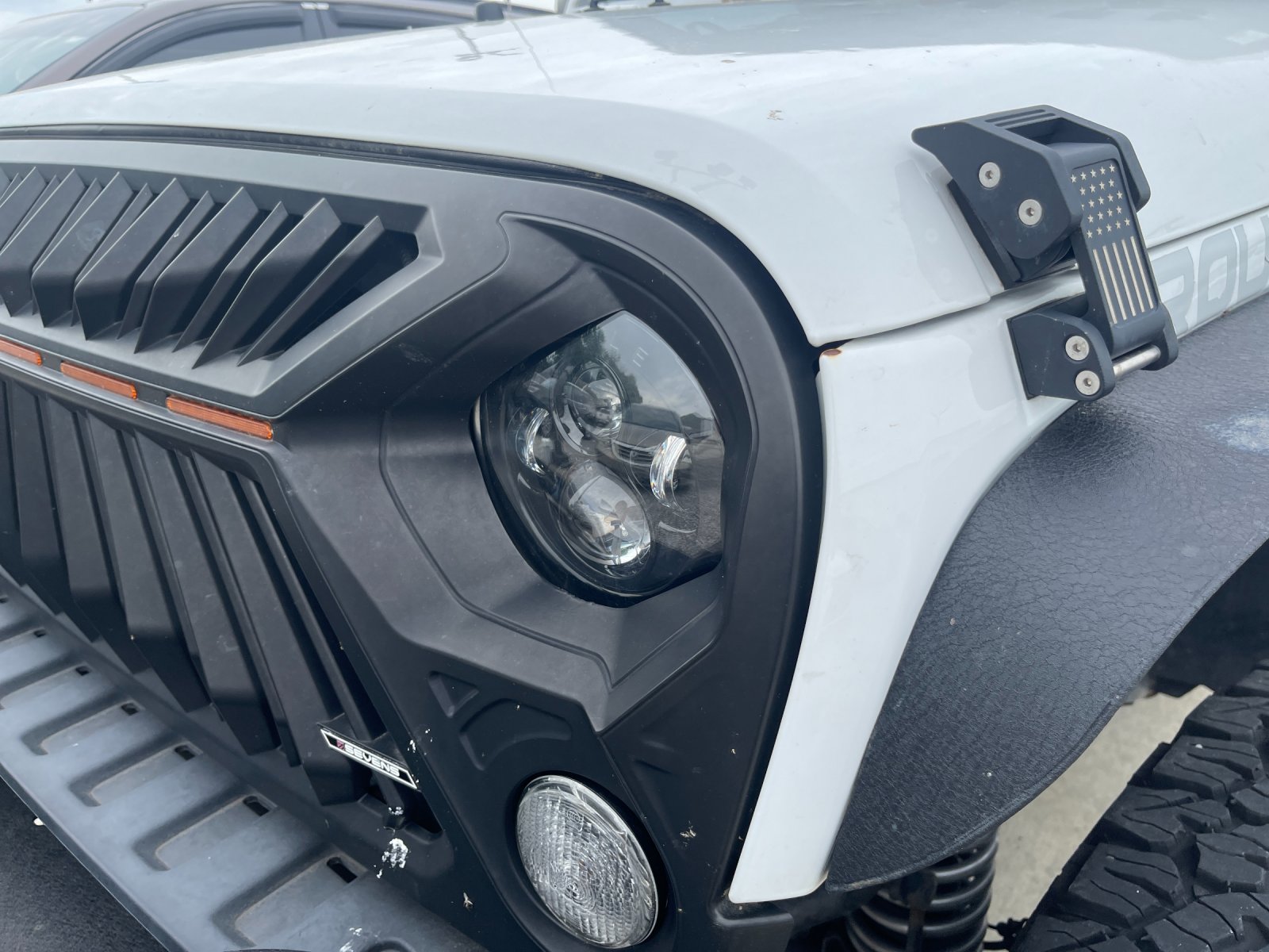 Used 2016 Bright White Clearcoat Jeep Unlimited Sahara image 9