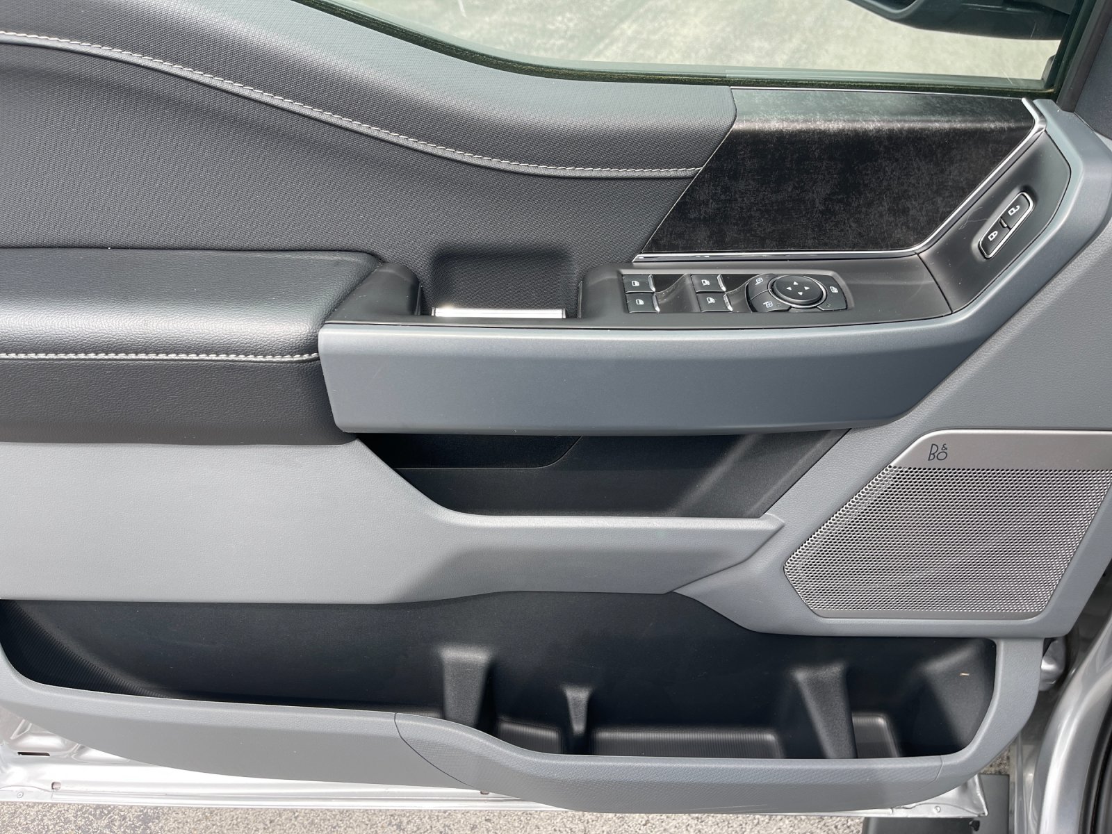 Used 2023 Silver Ford XLT image 12