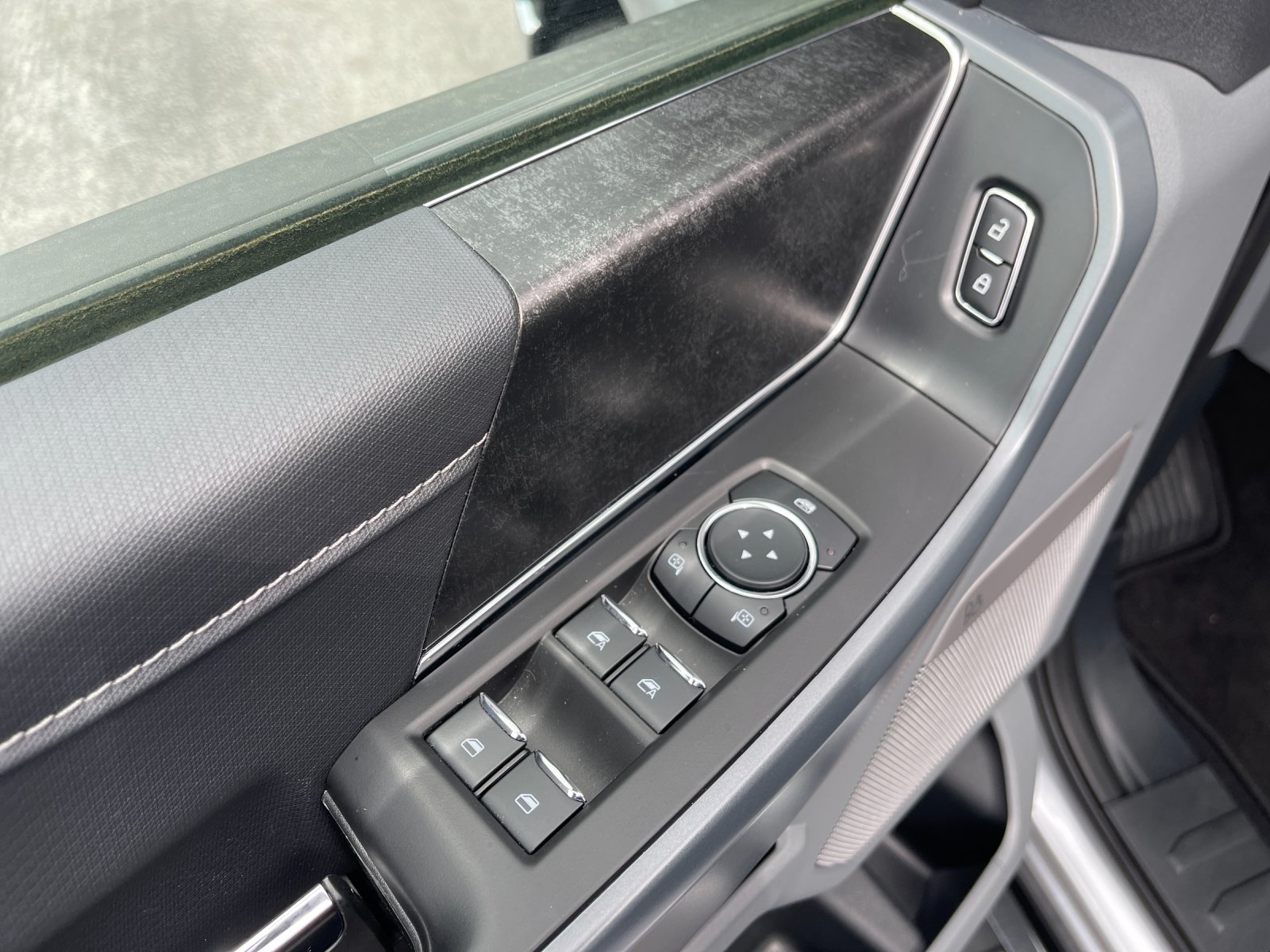 Used 2023 Silver Ford XLT image 13