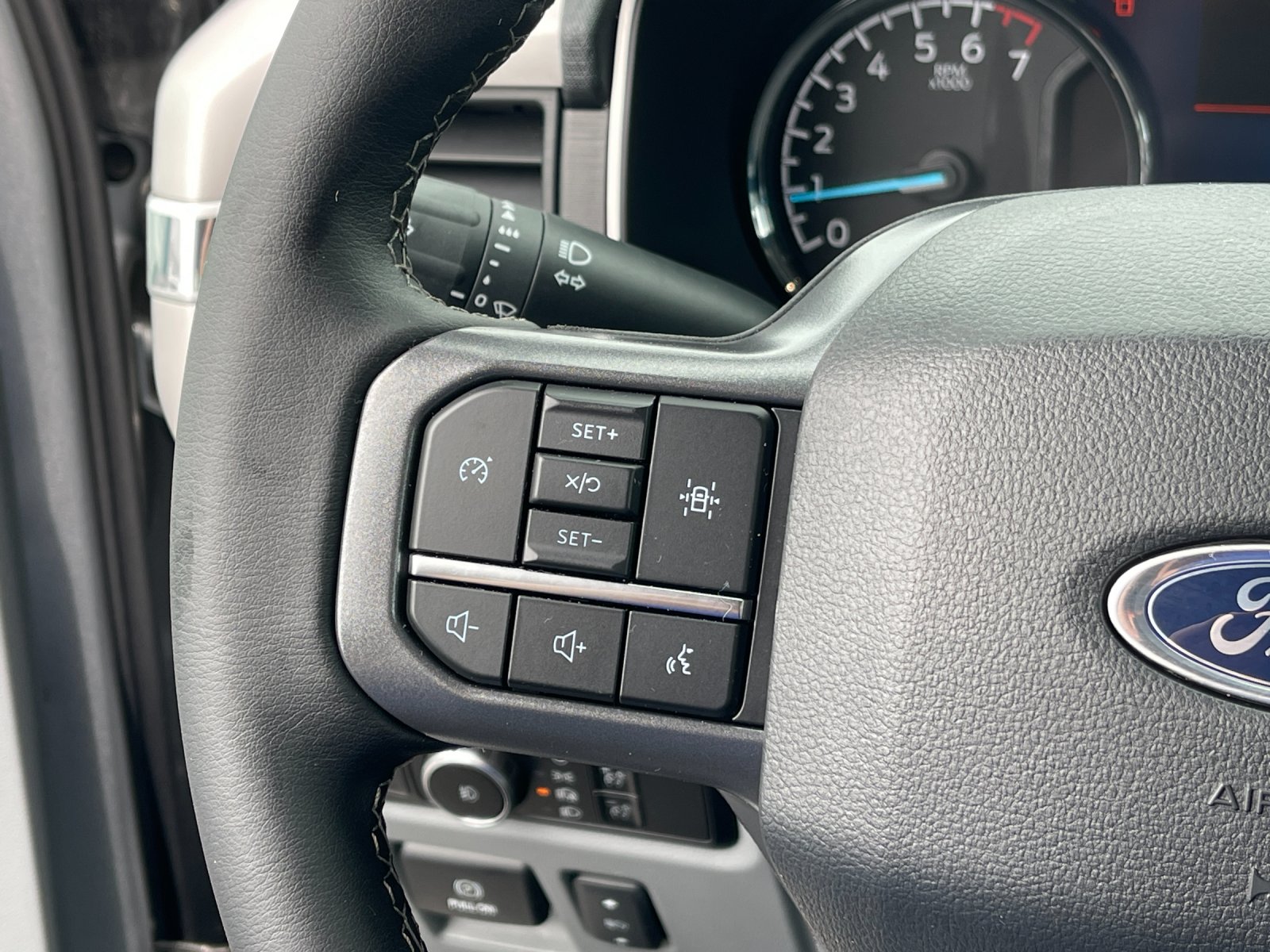 Used 2023 Silver Ford XLT image 26