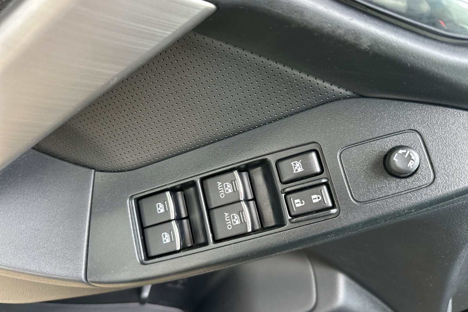 Used 2018 Black Subaru 2.5i Limited image 8