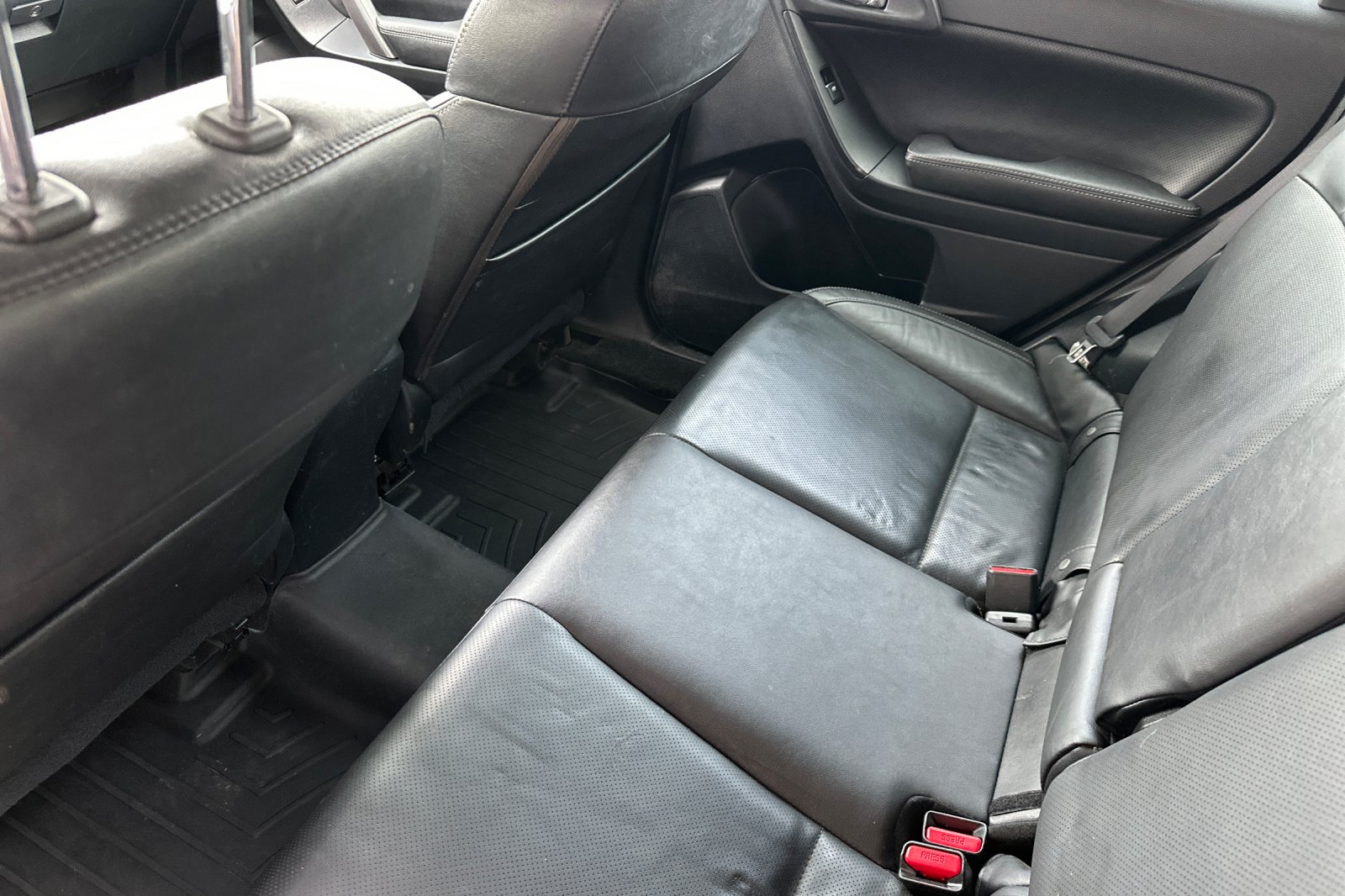 Used 2018 Black Subaru 2.5i Limited image 9