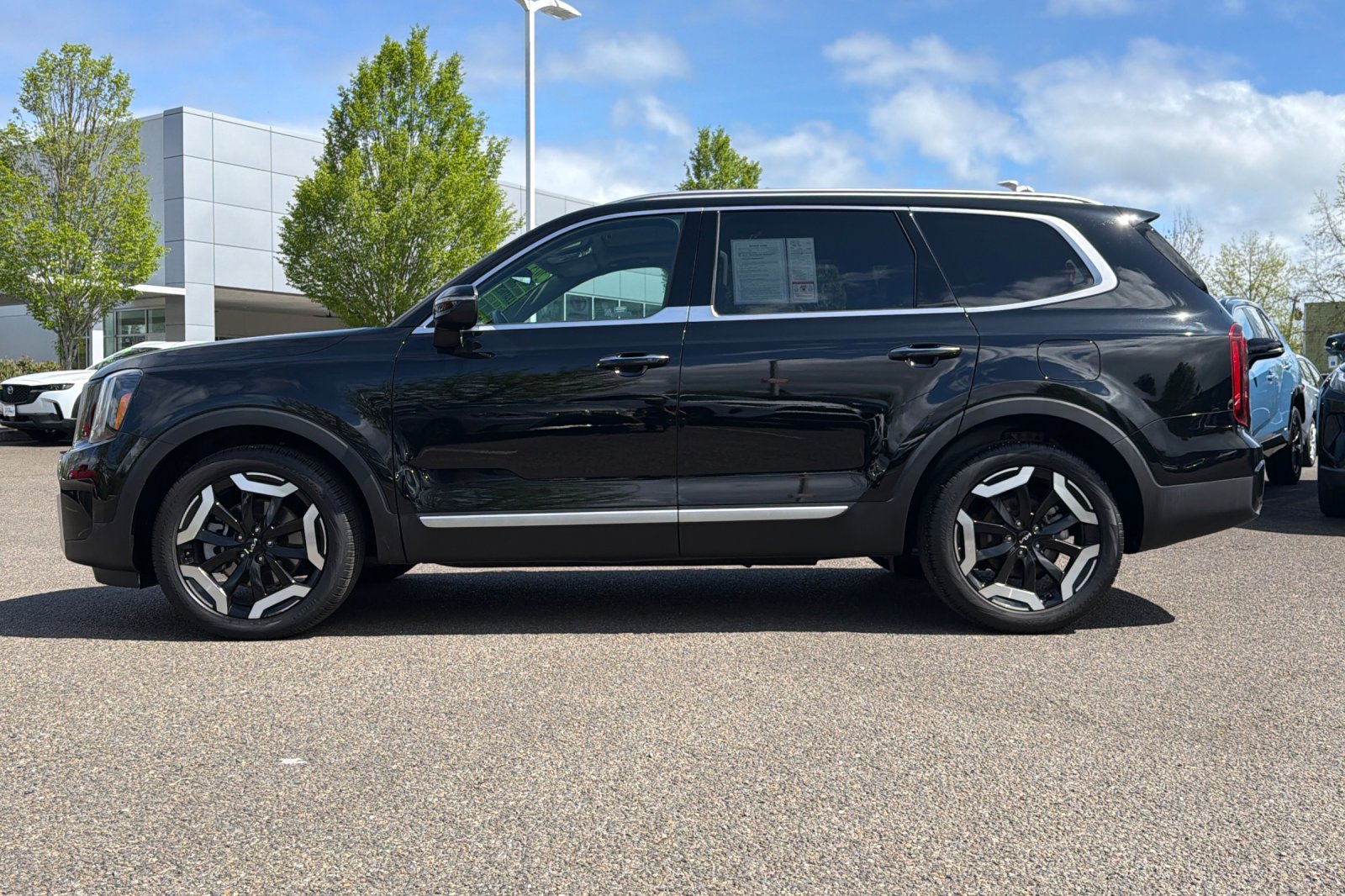 Used 2025 Ebony Black Kia S image 7