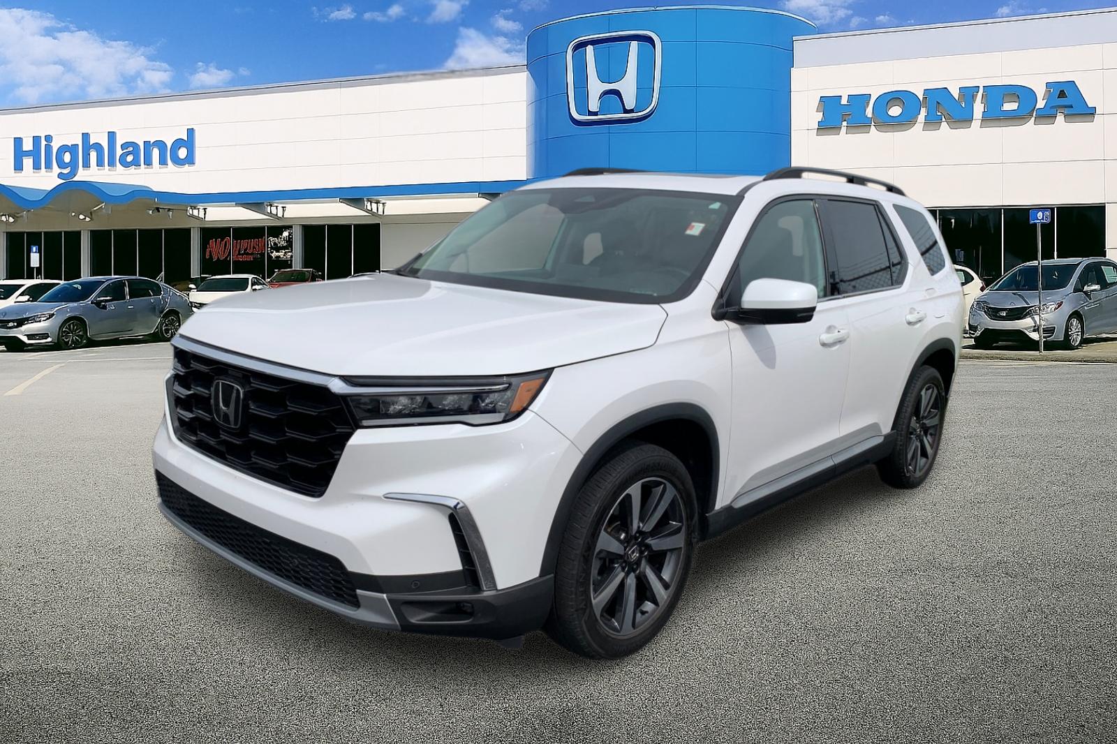 2023 Honda Pilot Touring AWD's photo