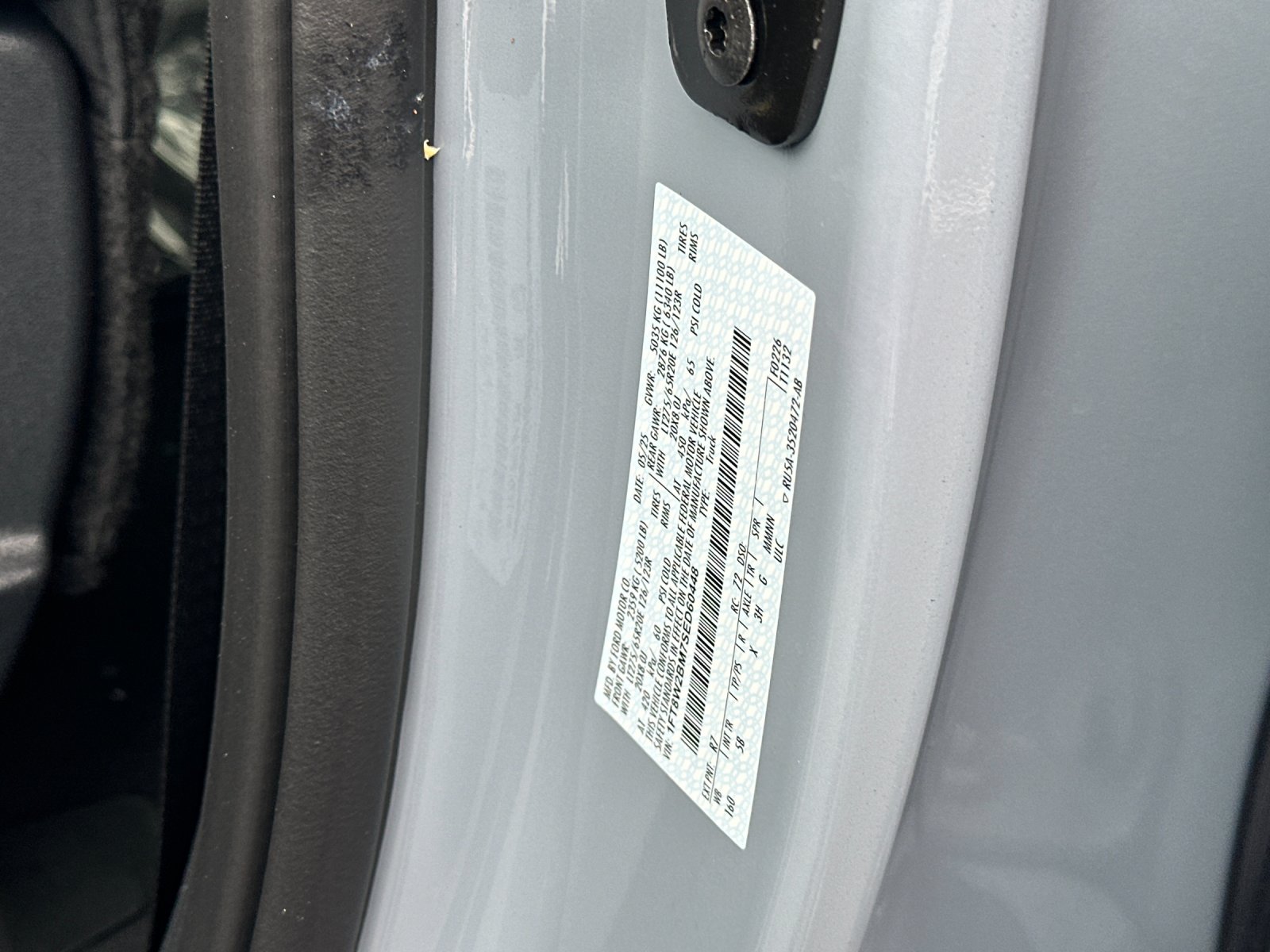 New 2025 Glacier Gray Metallic Tri-Coat Ford F-250® Lariat® image 27