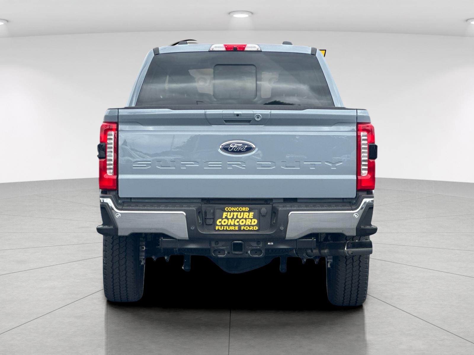 New 2025 Glacier Gray Metallic Tri-Coat Ford F-250® Lariat® image 4
