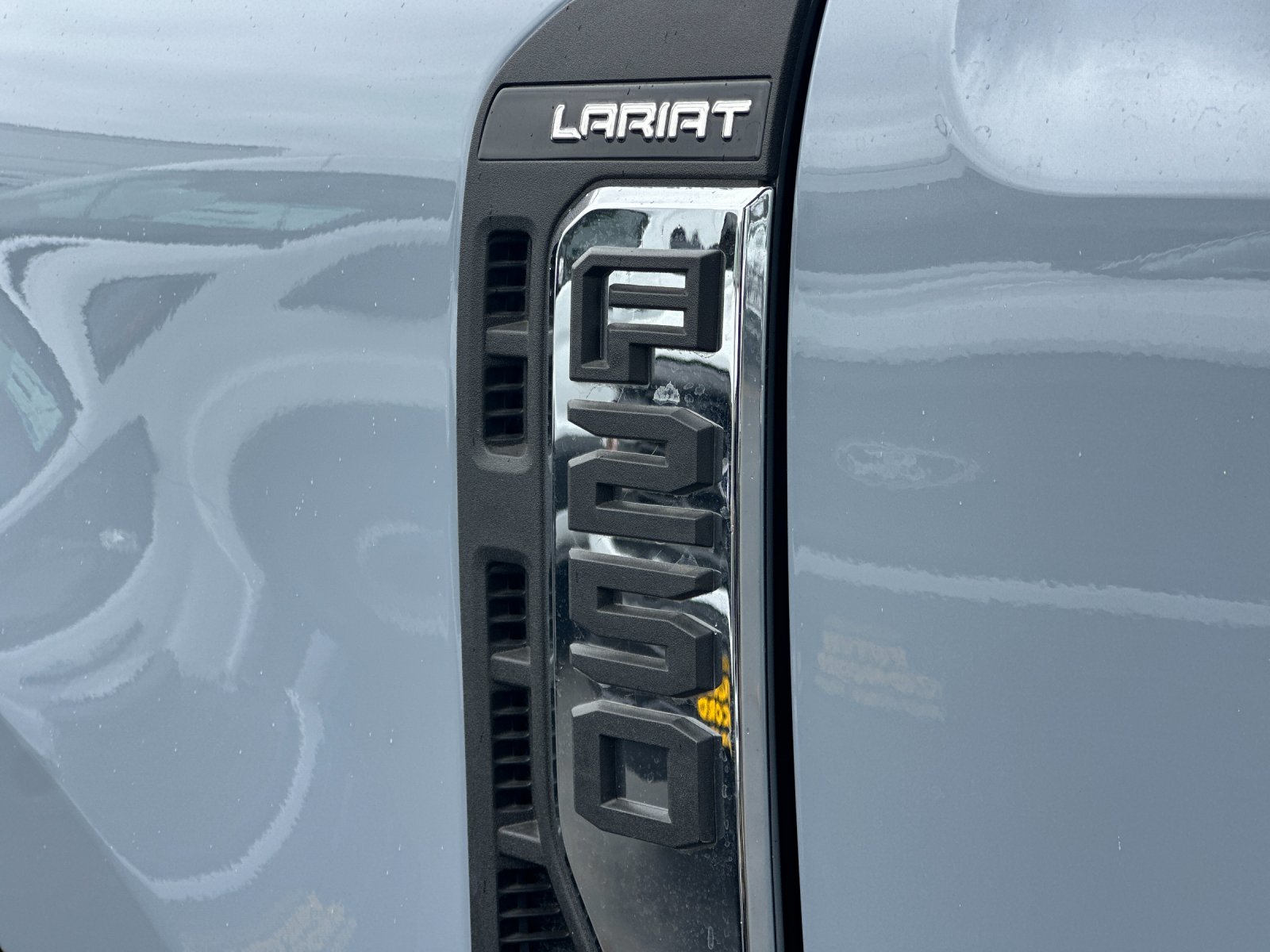 New 2025 Glacier Gray Metallic Tri-Coat Ford F-250® Lariat® image 25