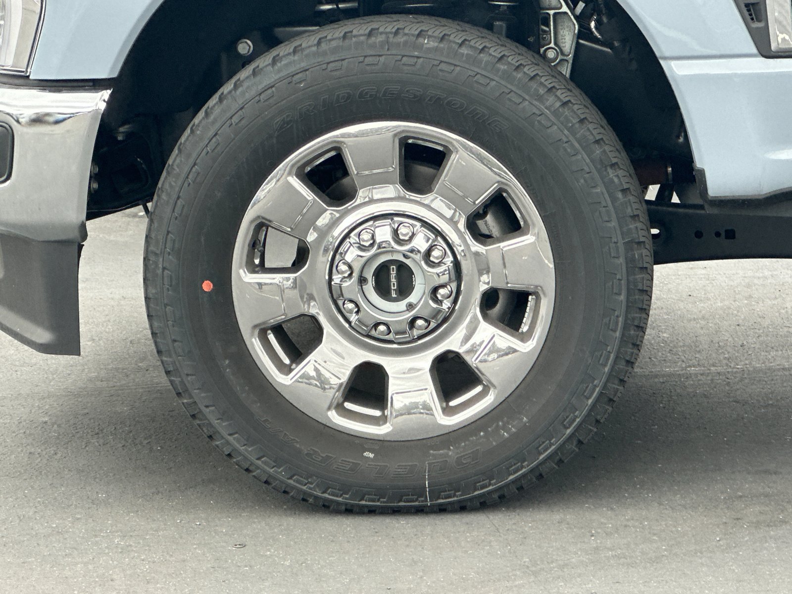 New 2025 Glacier Gray Metallic Tri-Coat Ford F-250® Lariat® image 24