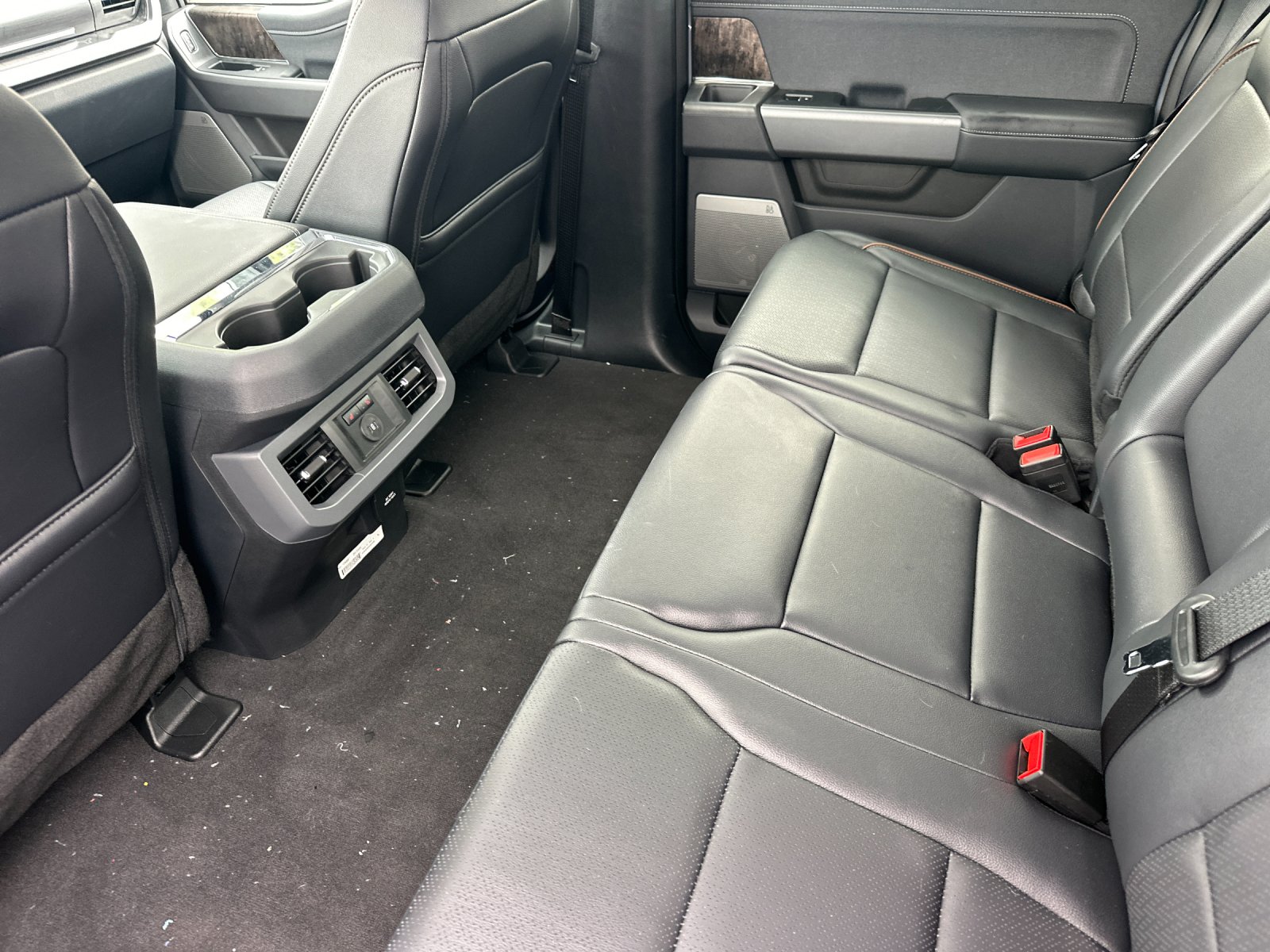 New 2025 Glacier Gray Metallic Tri-Coat Ford F-250® Lariat® image 11