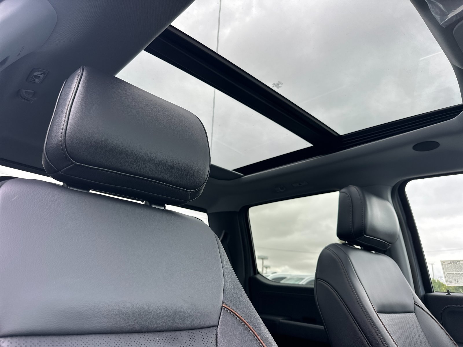 New 2025 Glacier Gray Metallic Tri-Coat Ford F-250® Lariat® image 15