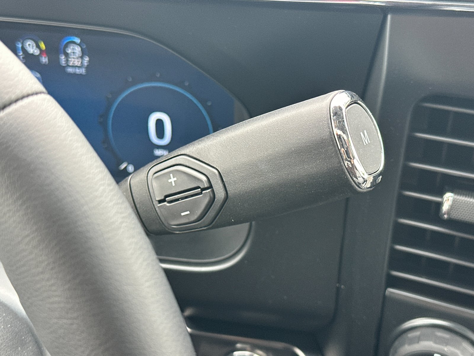 New 2025 Glacier Gray Metallic Tri-Coat Ford F-250® Lariat® image 20