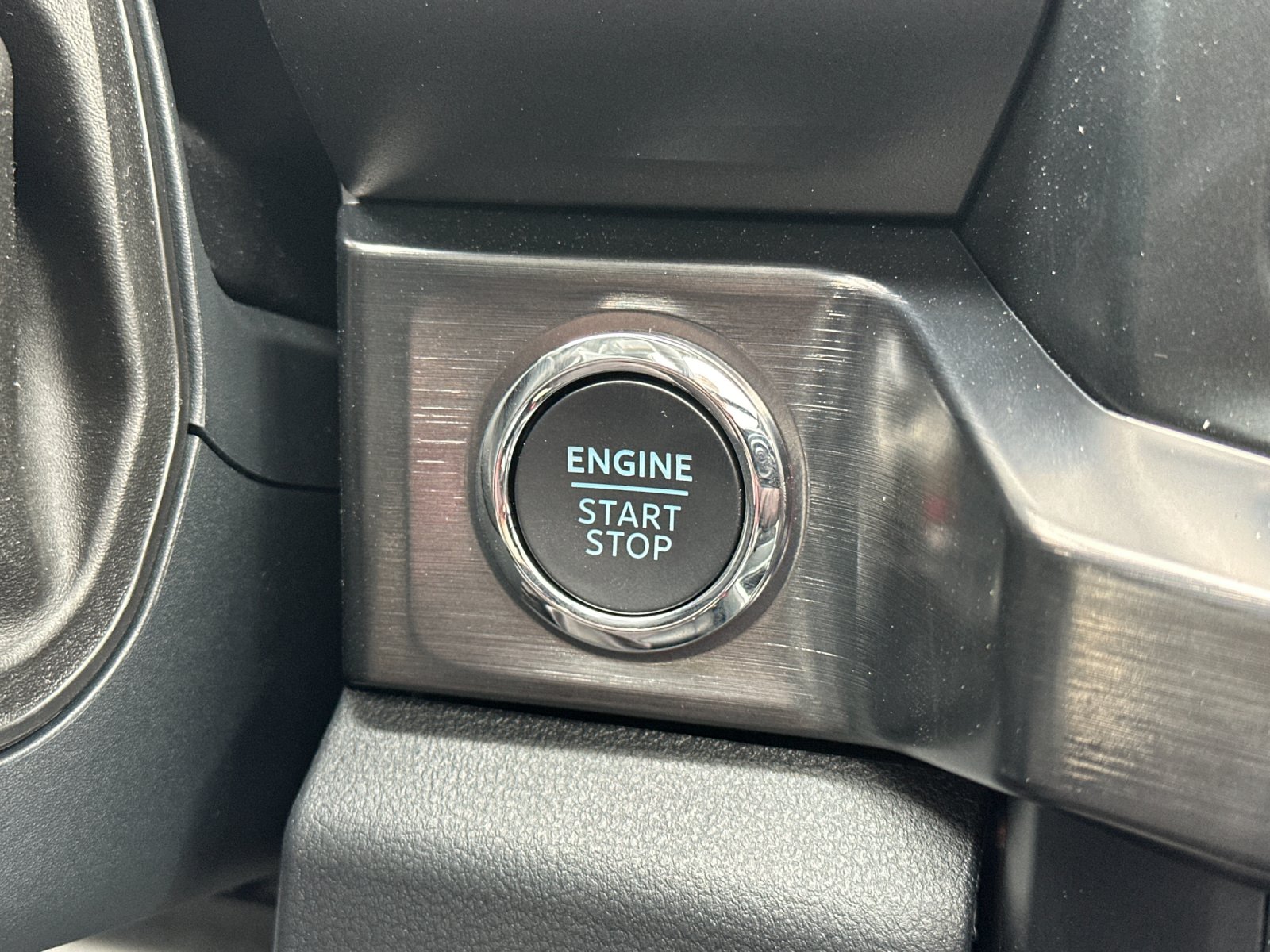 New 2025 Glacier Gray Metallic Tri-Coat Ford F-250® Lariat® image 21