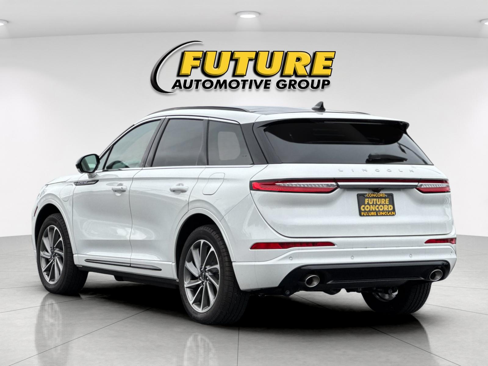 New 2025 Pristine White Lincoln Grand Touring image 5