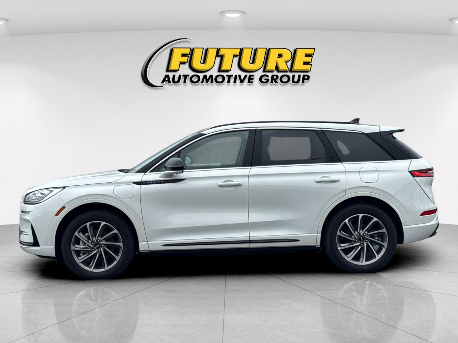 New 2025 Pristine White Lincoln Grand Touring image 6