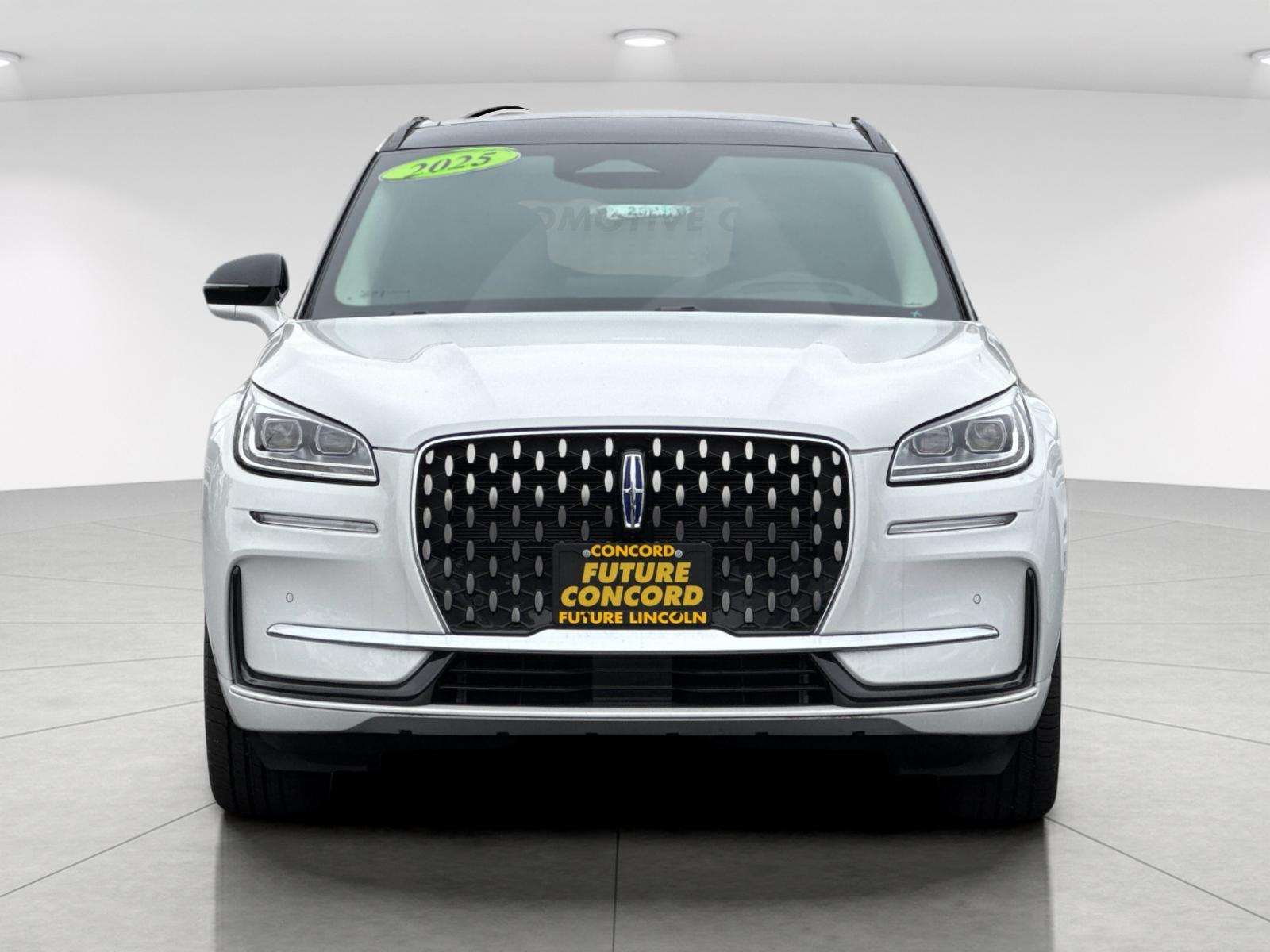 New 2025 Pristine White Lincoln Grand Touring image 8