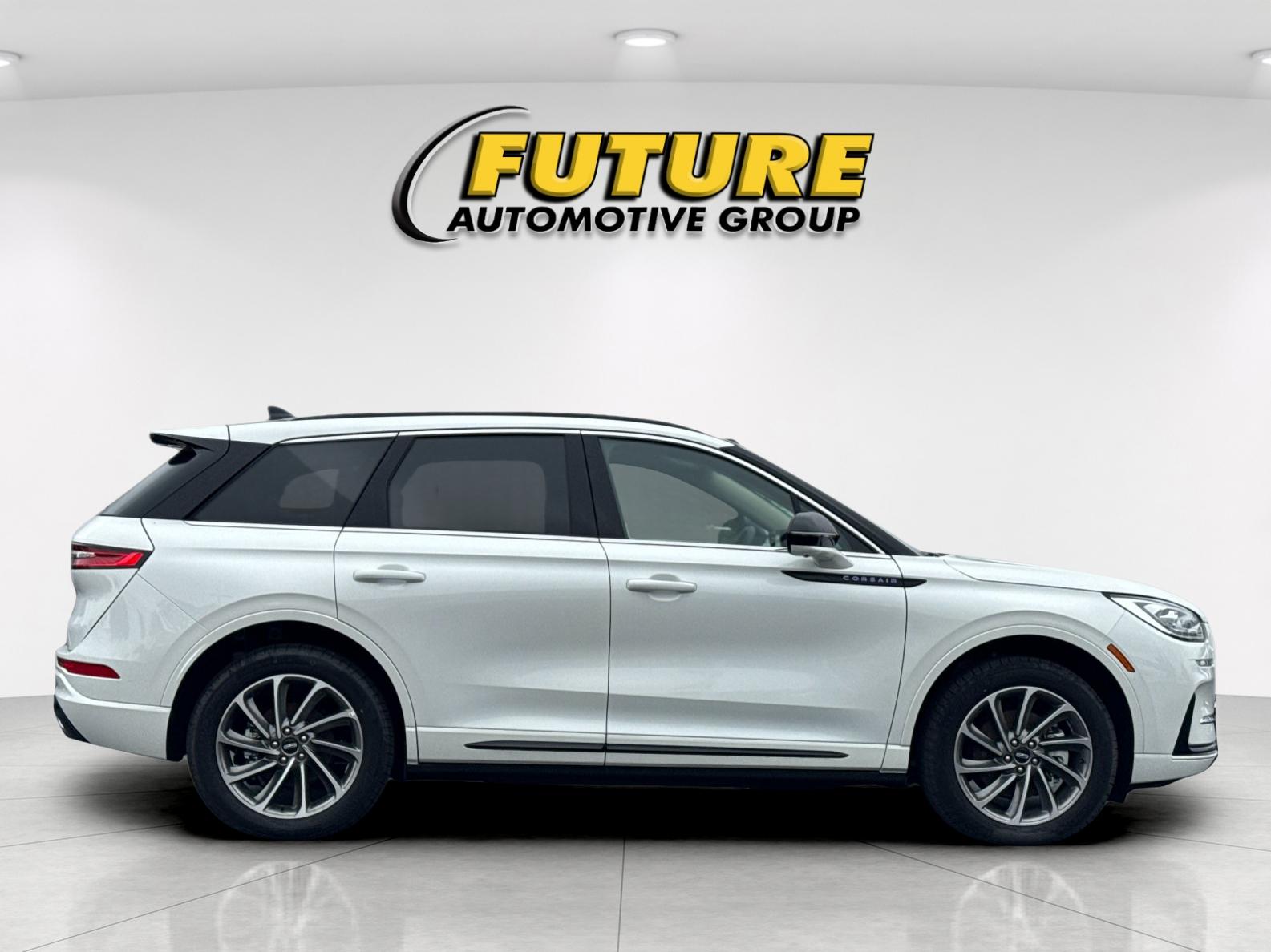 New 2025 Pristine White Lincoln Grand Touring image 2