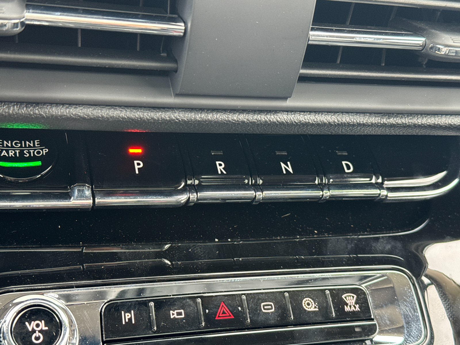 New 2025 Pristine White Lincoln Grand Touring image 21