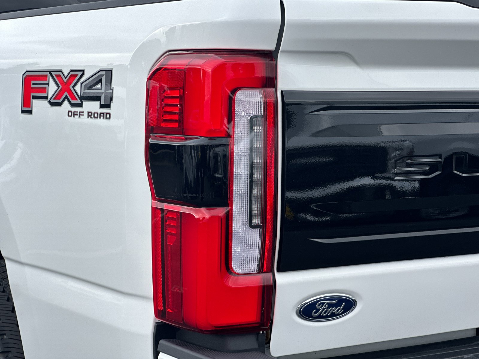 New 2025 Star White Metallic Tri-Coat Ford F-250® Platinum® image 25