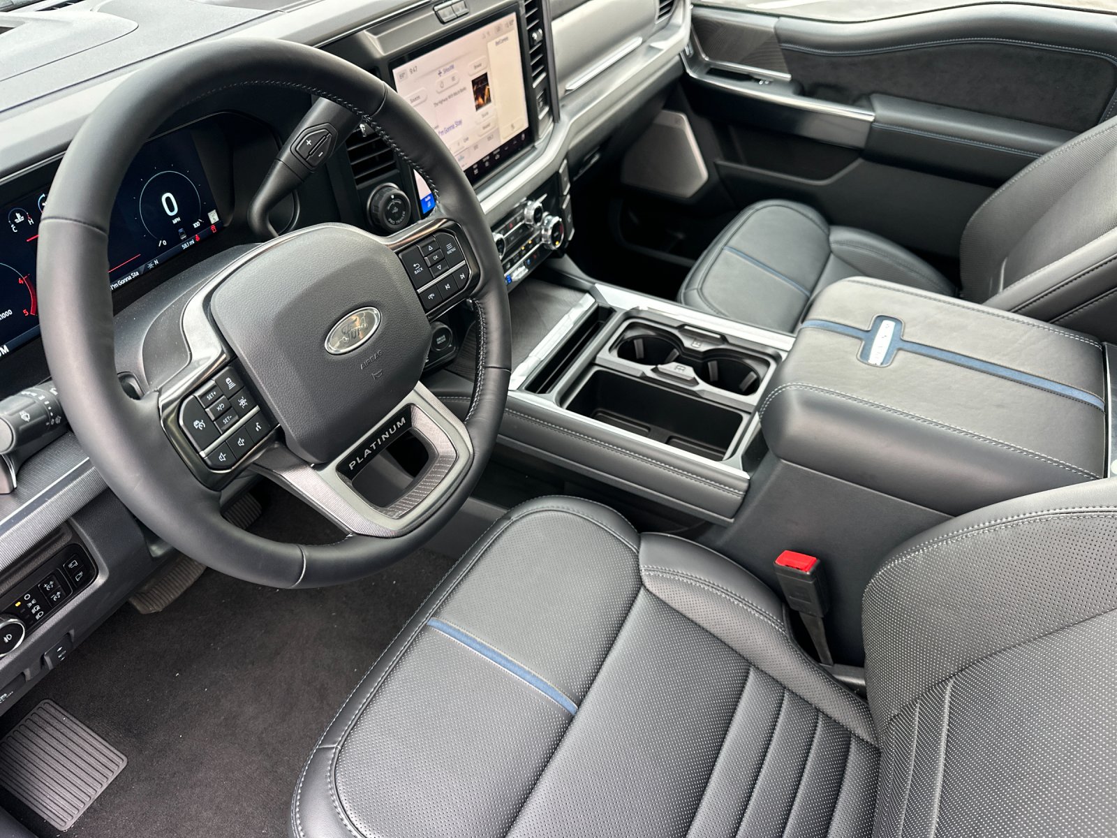 New 2025 Star White Metallic Tri-Coat Ford F-250® Platinum® image 9
