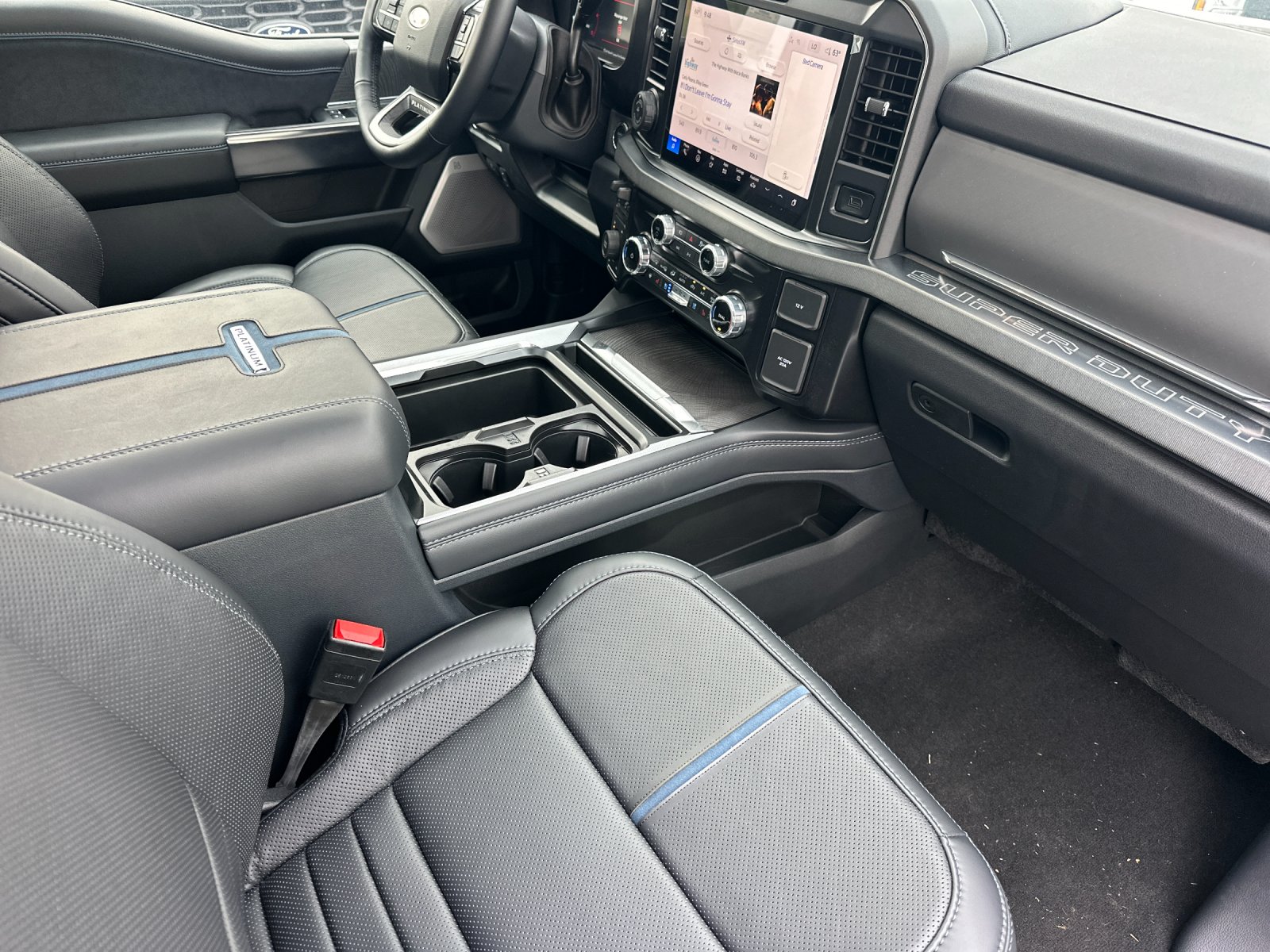 New 2025 Star White Metallic Tri-Coat Ford F-250® Platinum® image 14