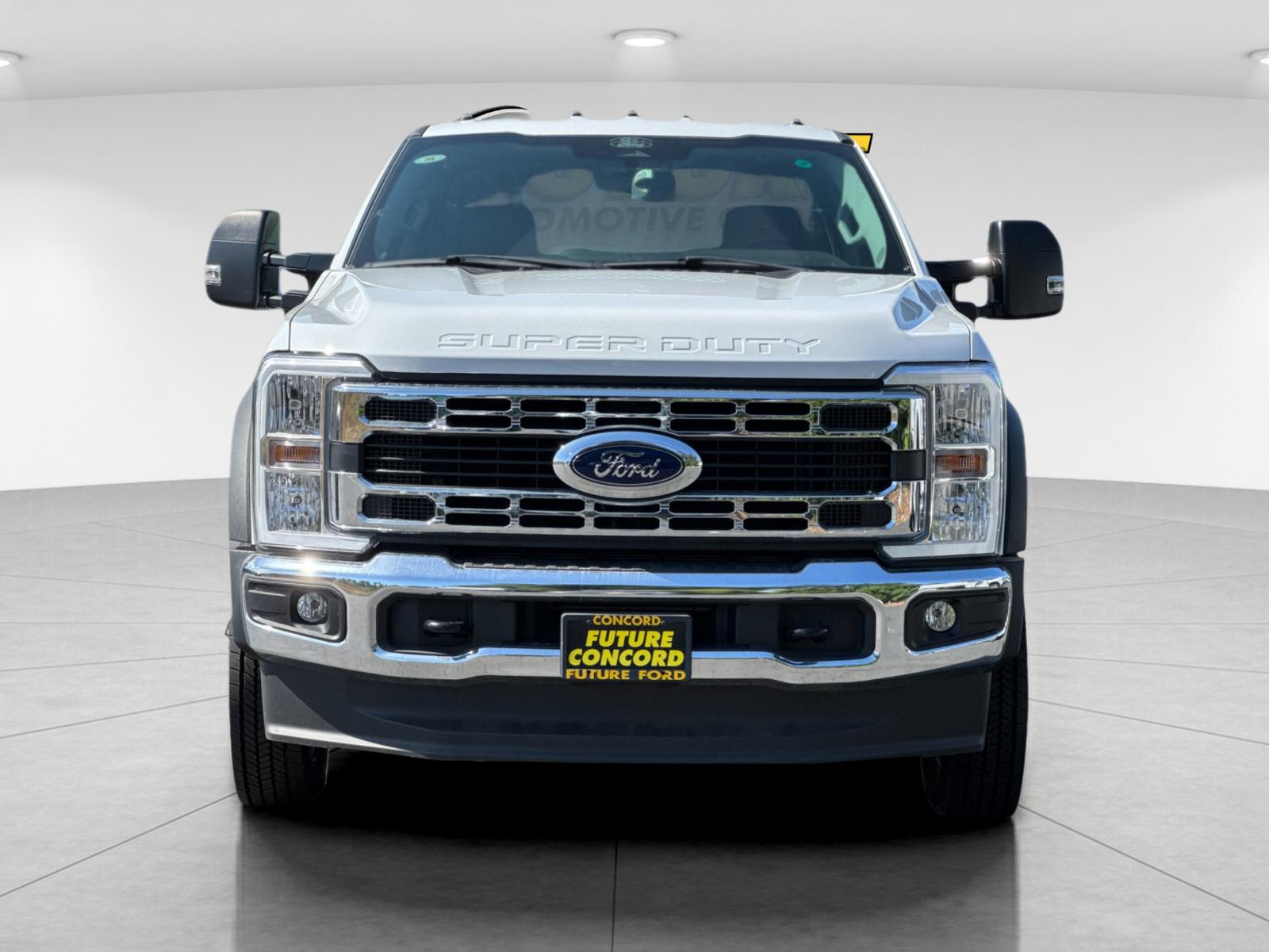 New 2024 Oxford White Ford F-450® XL image 8