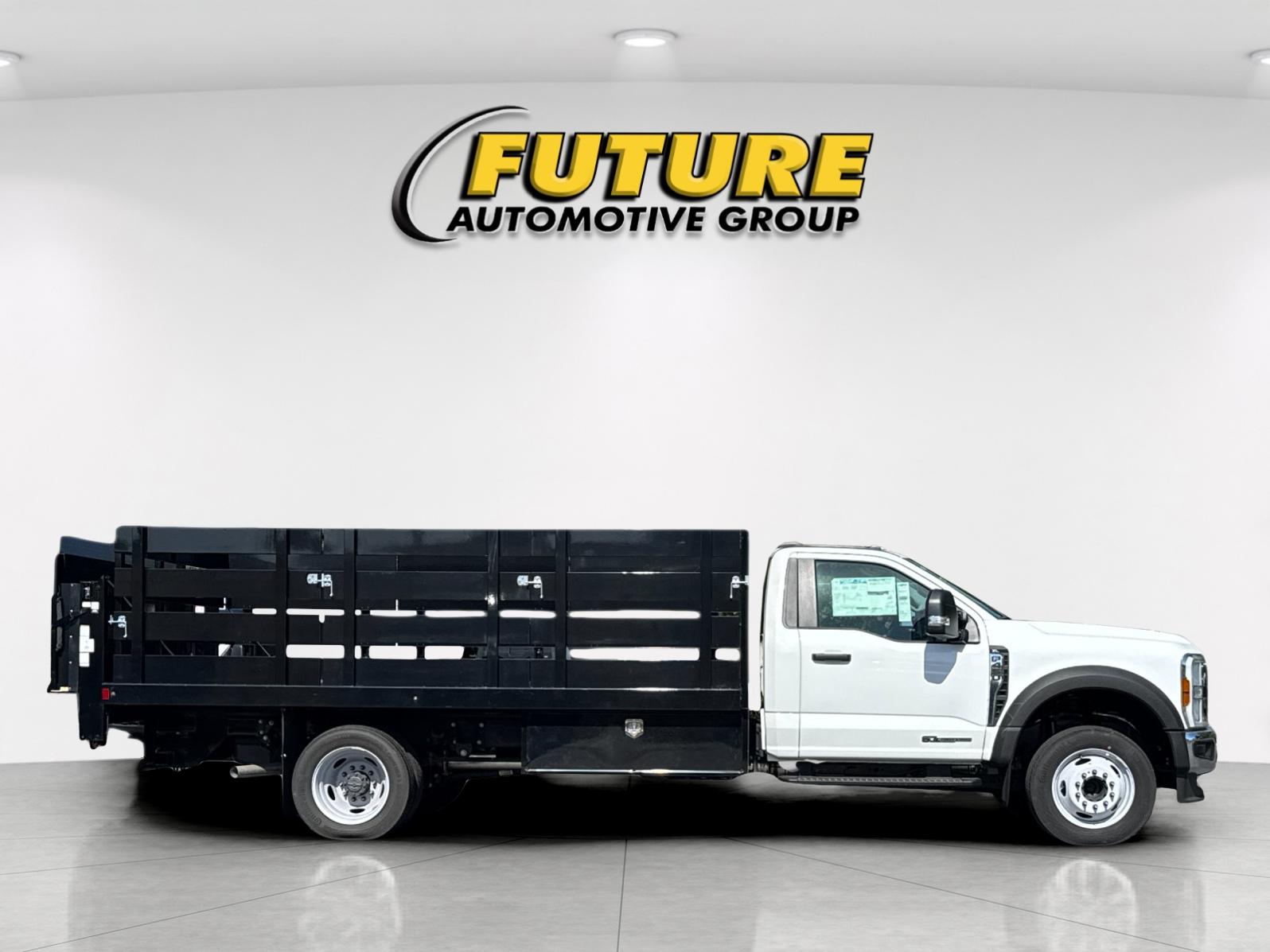 New 2024 Oxford White Ford F-450® XL image 2