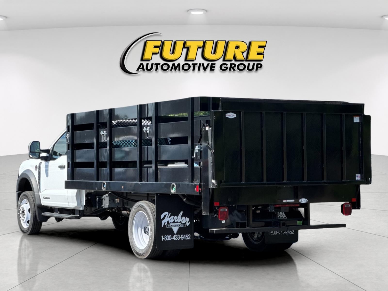 New 2024 Oxford White Ford F-450® XL image 5